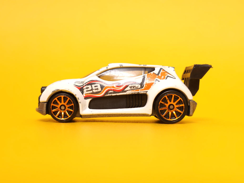 Fast 4WD: White – 2014 Mattel Hot Wheels Basic 1st Edition