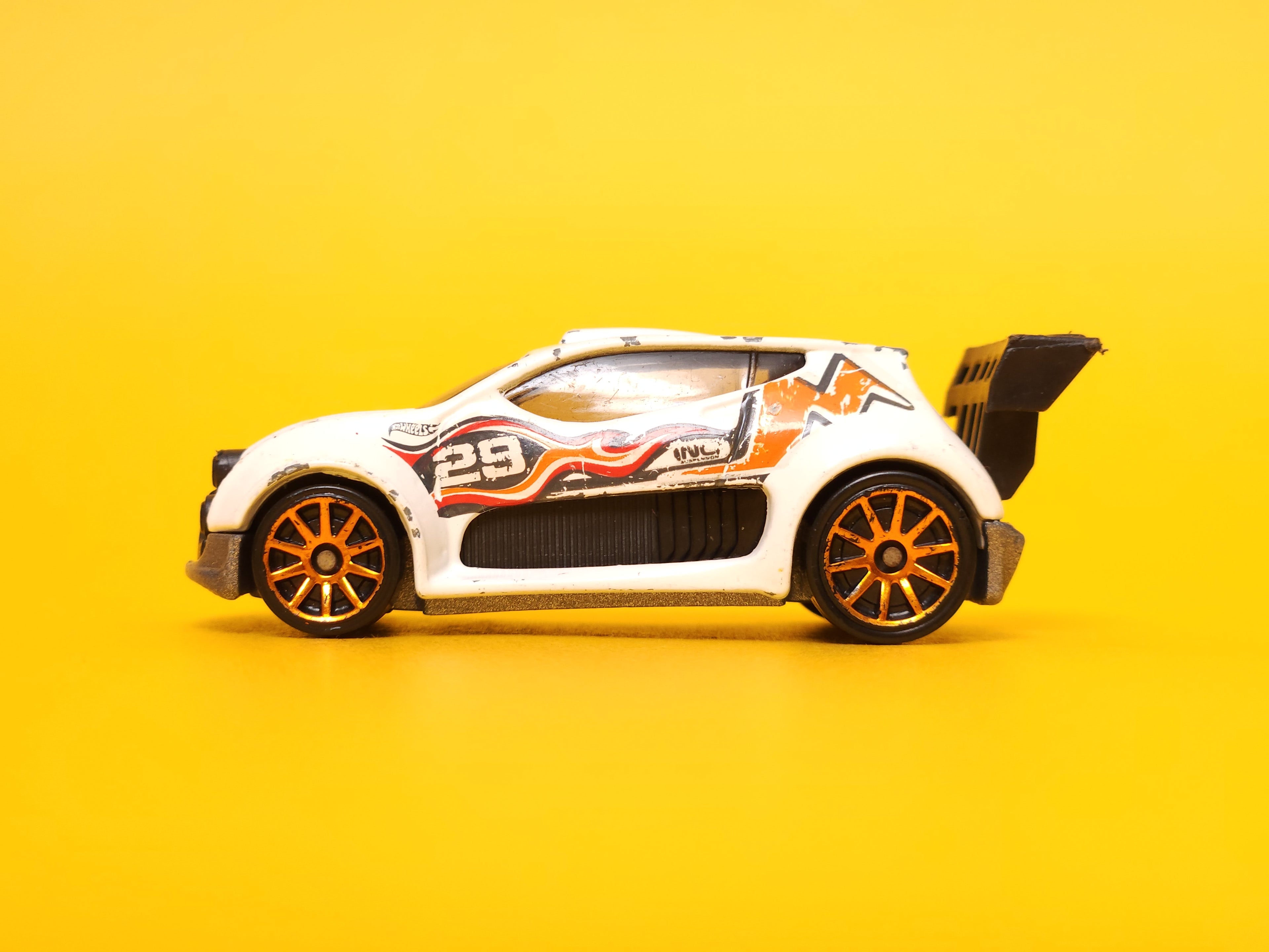 Fast 4WD: White – 2014 Mattel Hot Wheels Basic 1st Edition