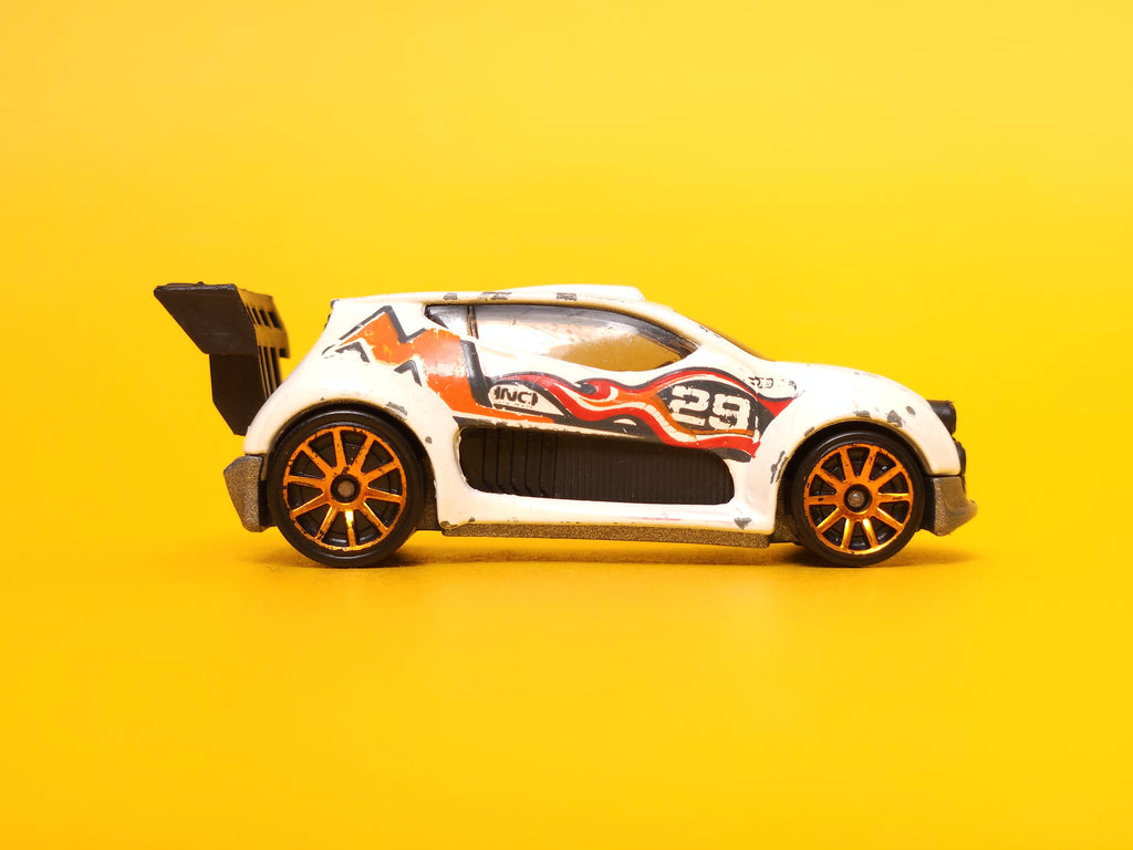 Fast 4WD: White – 2014 Mattel Hot Wheels Basic 1st Edition