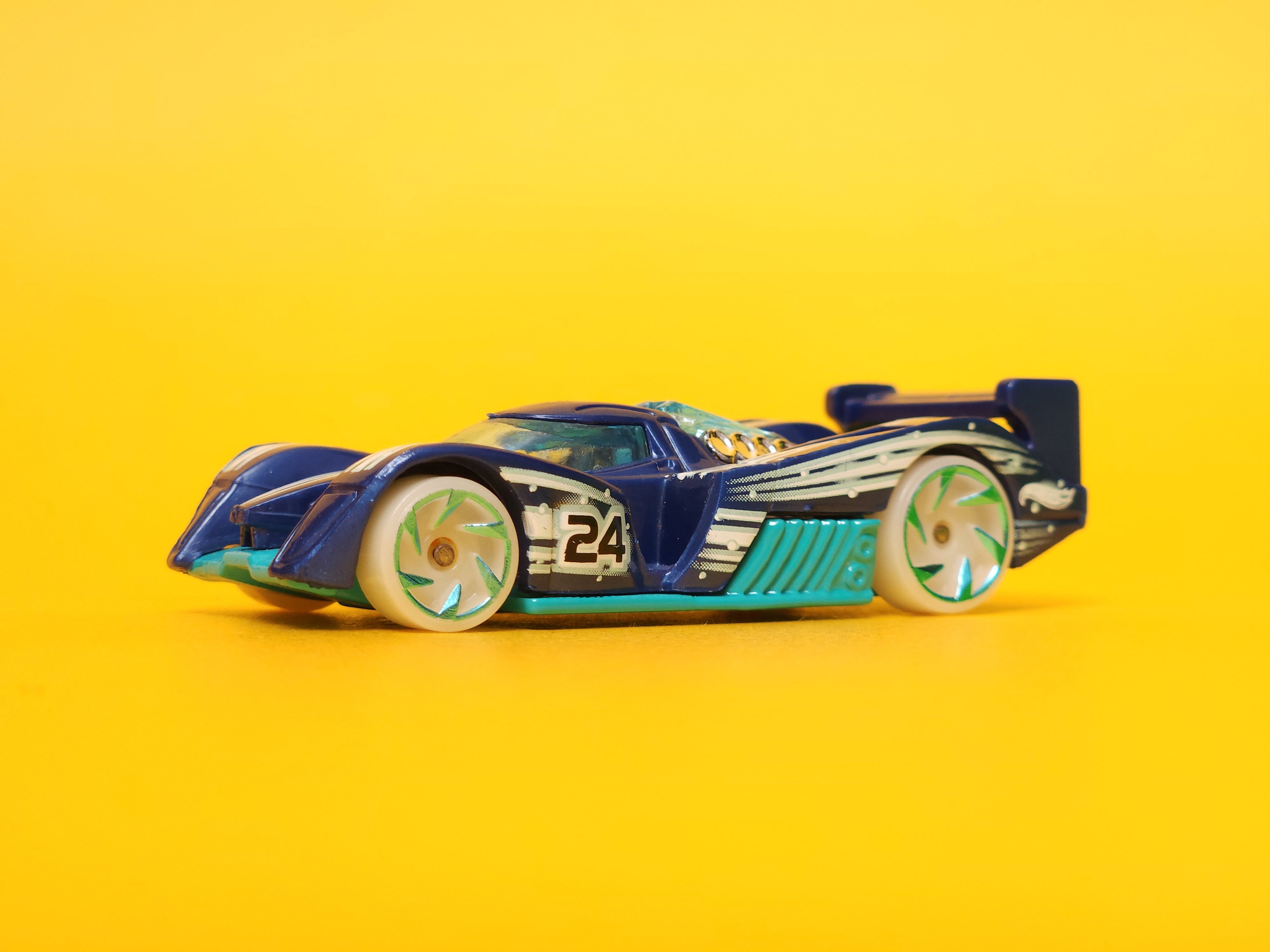24 Ours: Dark Blue – 2017 Mattel Hot Wheels Basic