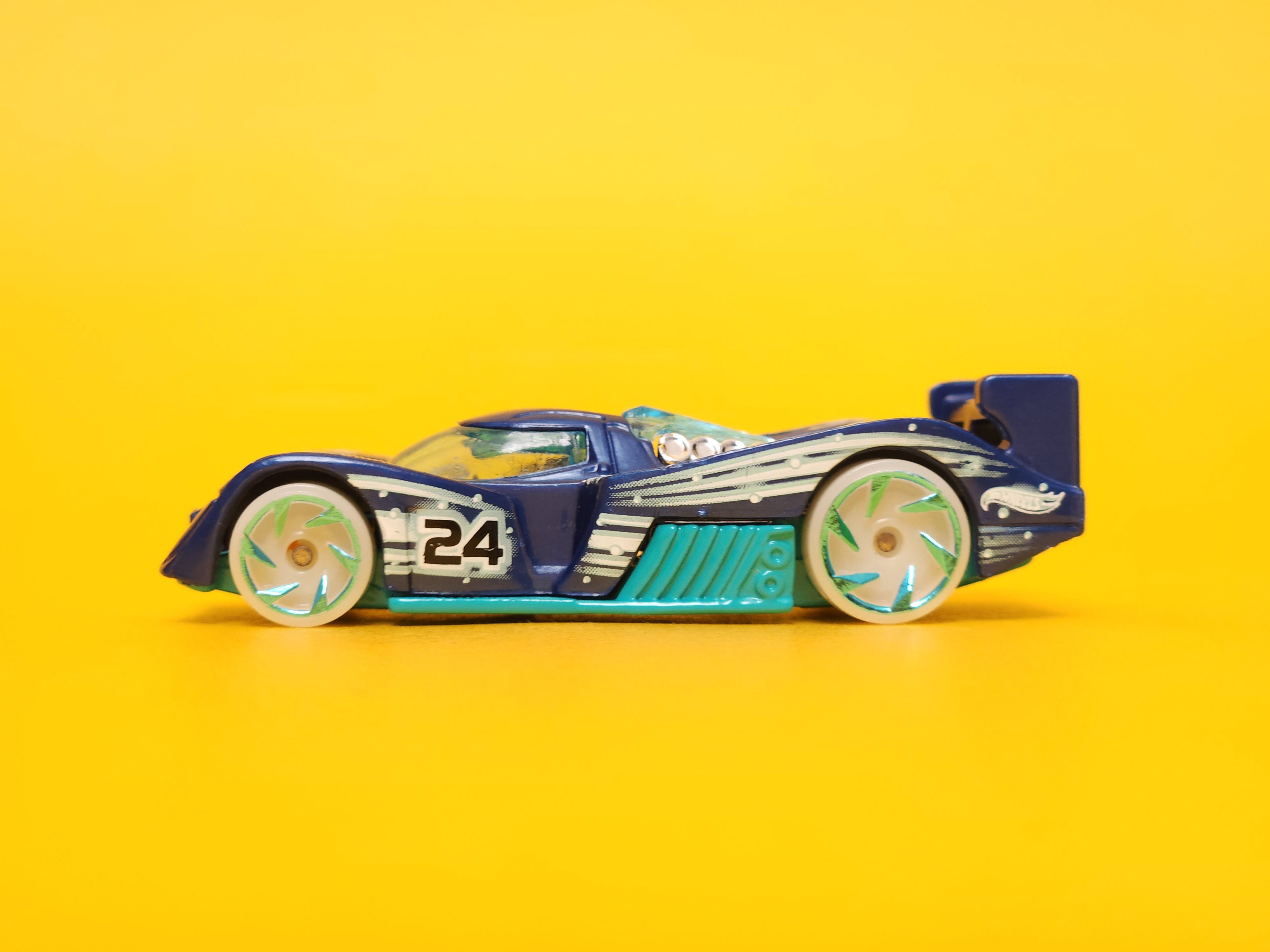 24 Ours: Dark Blue – 2017 Mattel Hot Wheels Basic