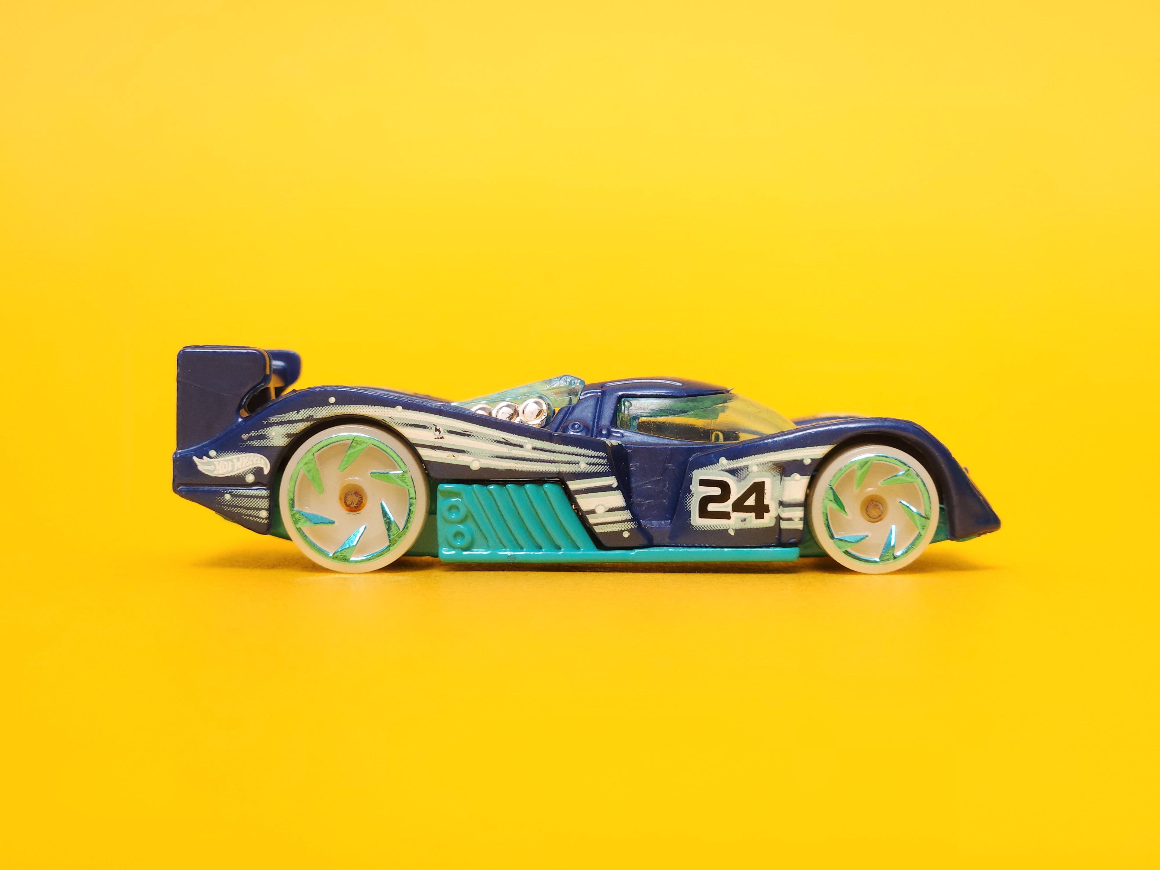24 Ours: Dark Blue – 2017 Mattel Hot Wheels Basic