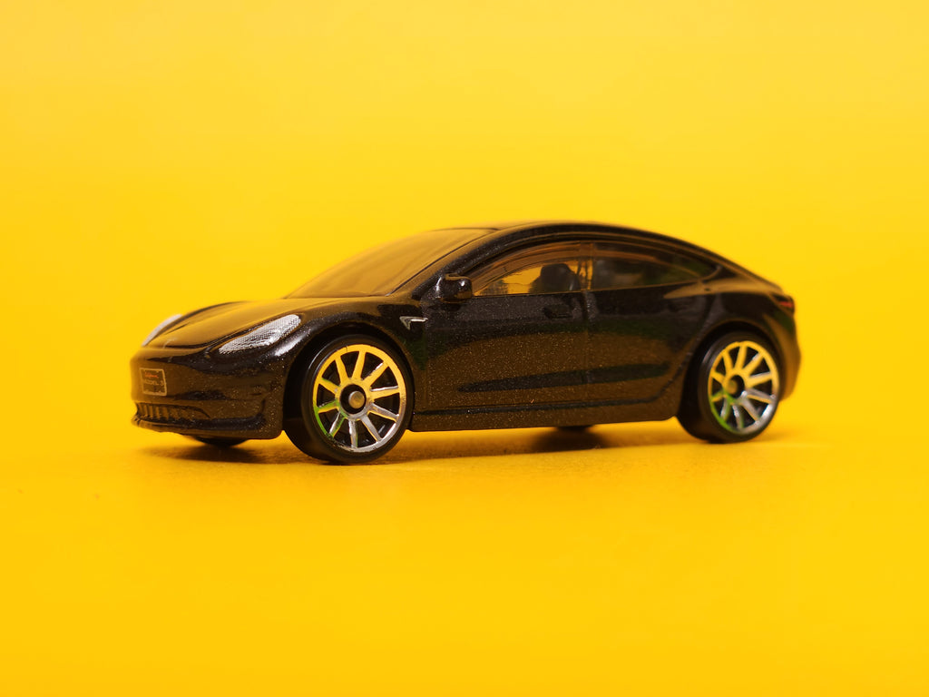 Tesla Model 3: Obsidian Black Metallic – 2022 Mattel Hot Wheels Silver