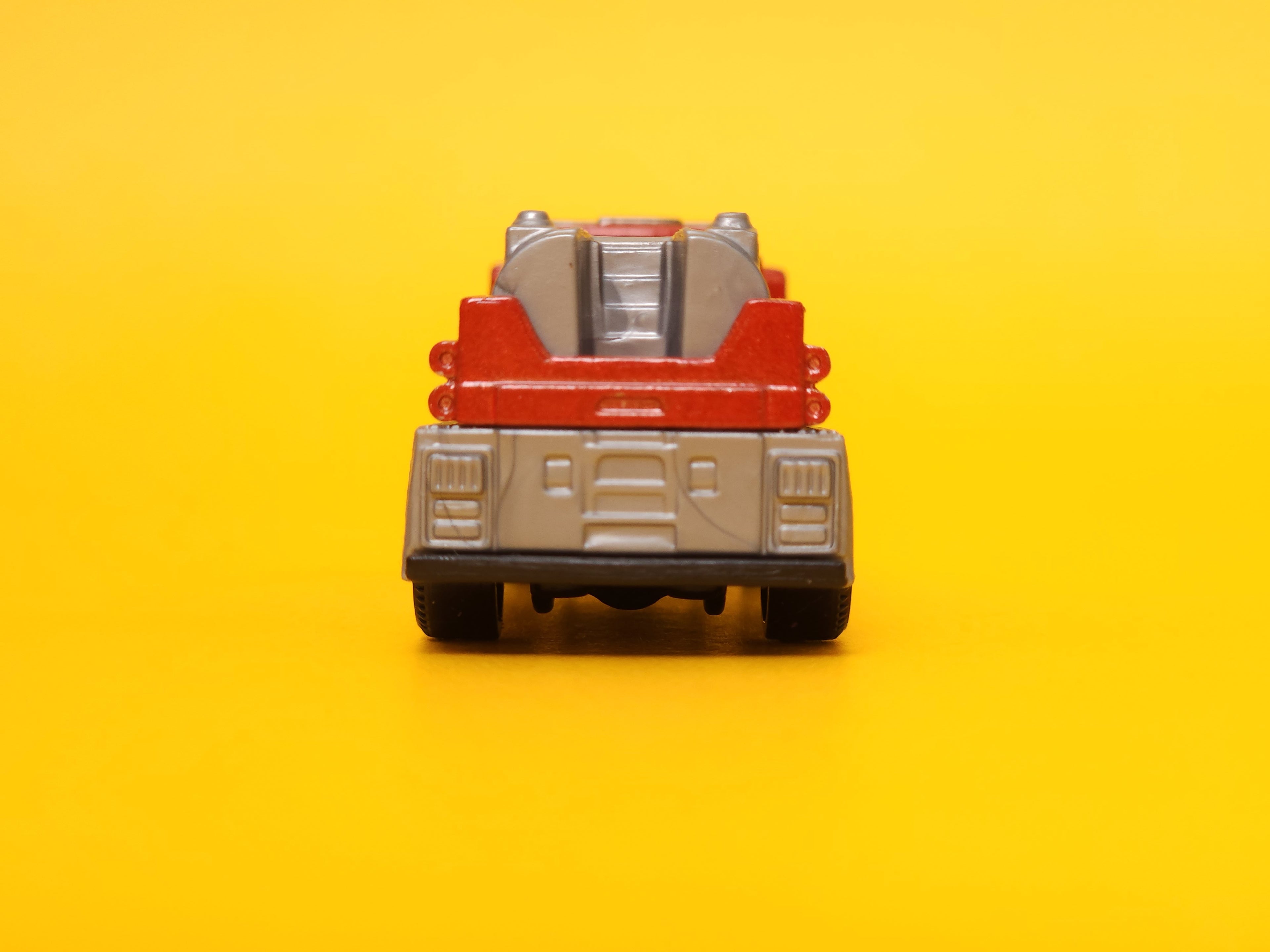 Freightliner Business Class M2 106: Red – 2024 Mattel Matchbox Basic