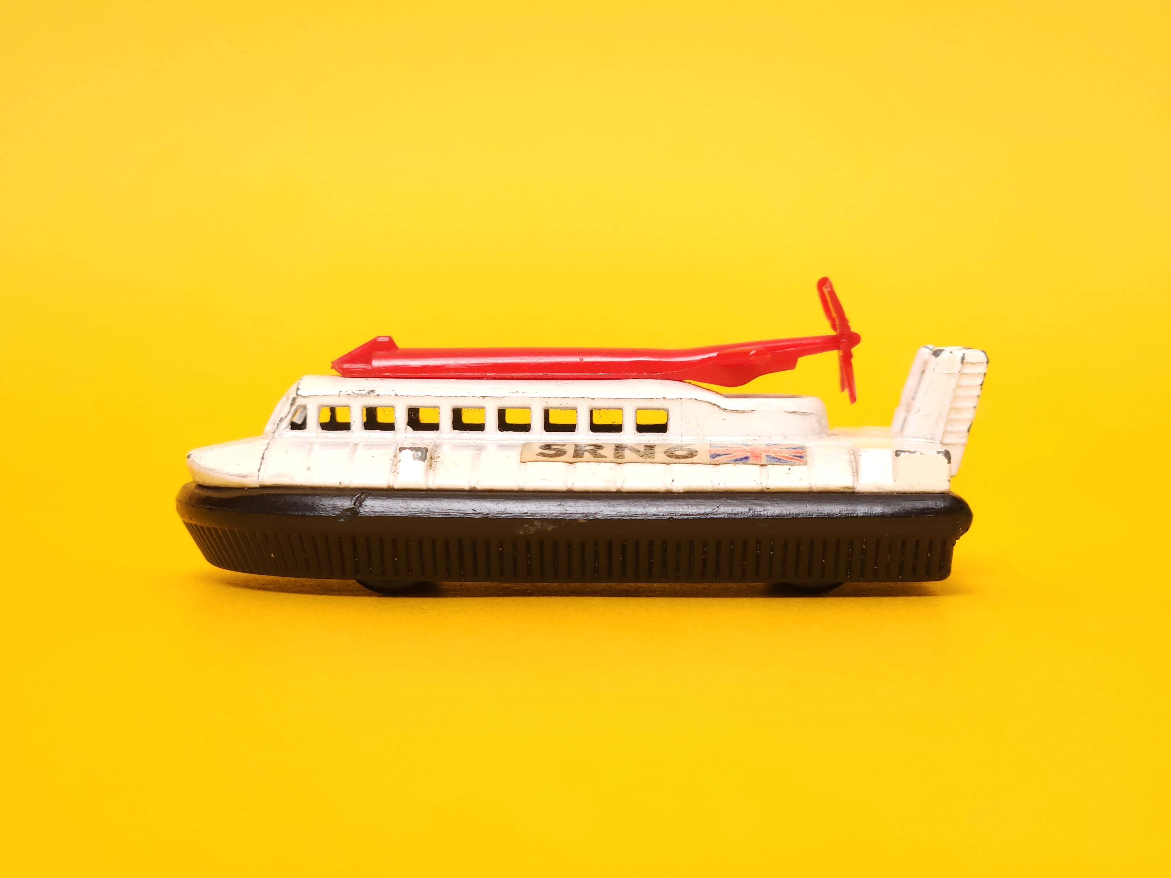 Hovercraft: White – 1972 Lesney Matchbox Basic