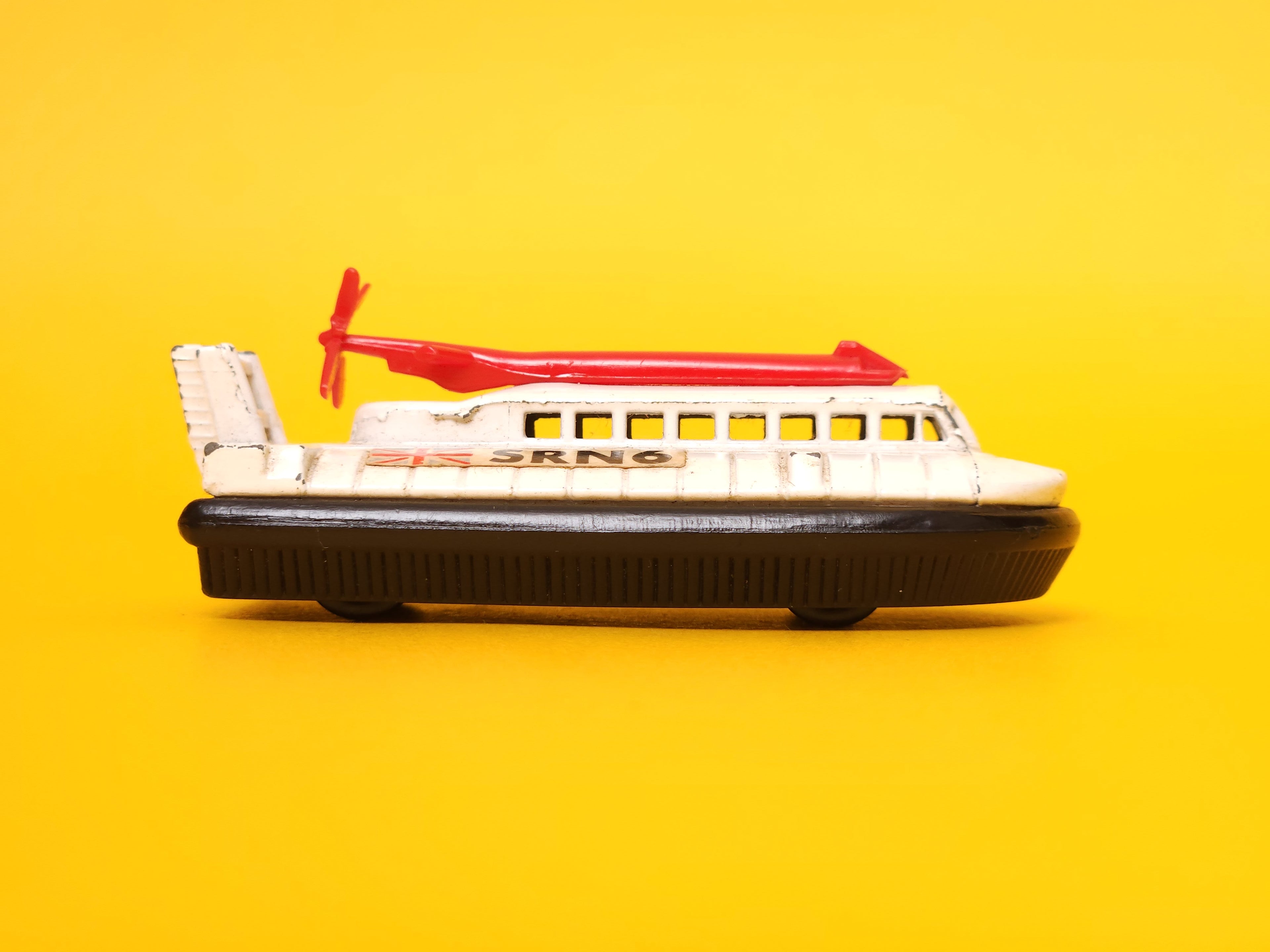Hovercraft: White – 1972 Lesney Matchbox Basic