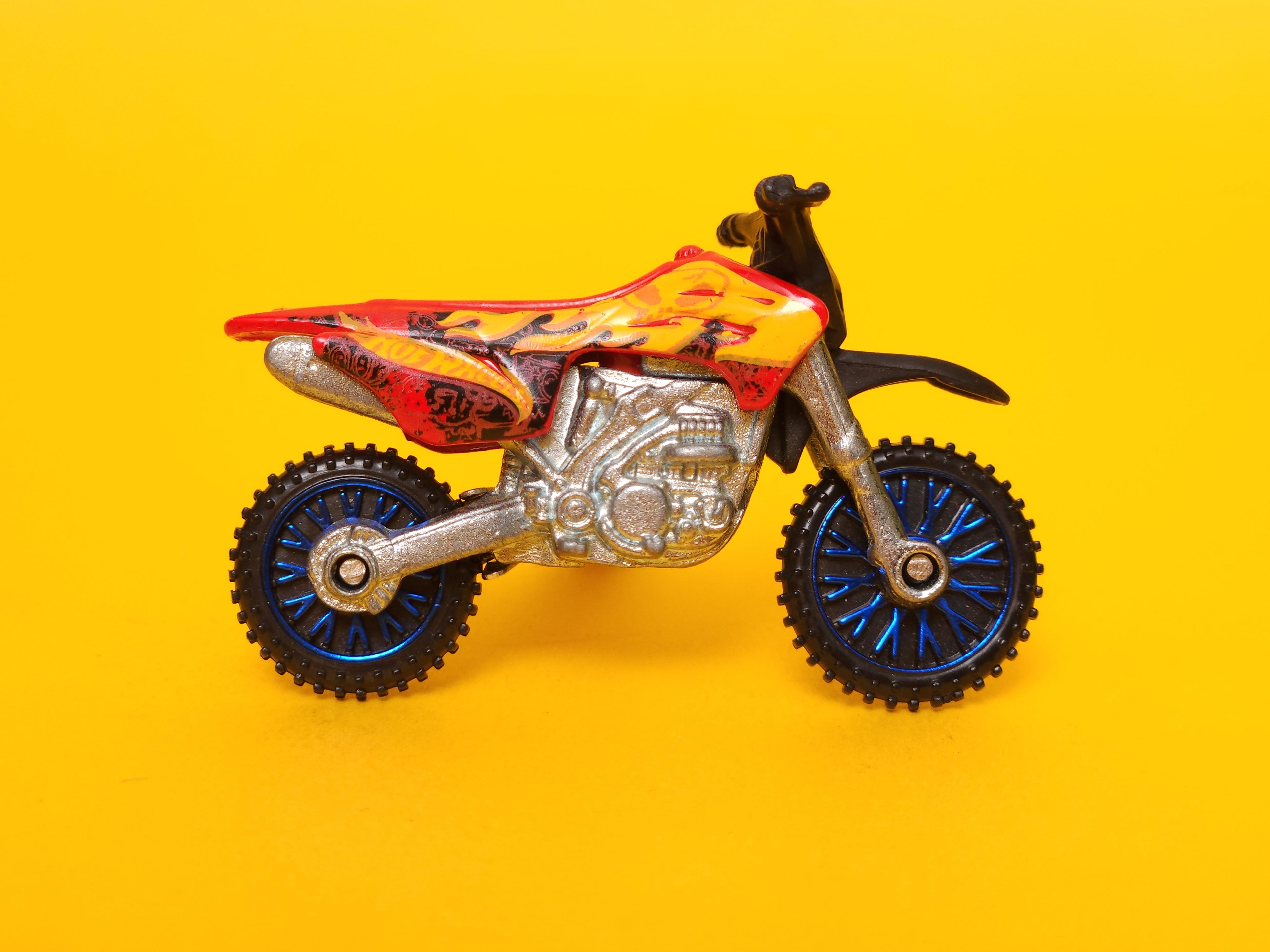 HW450F: Red – 2011 Mattel Hot Wheels Basic