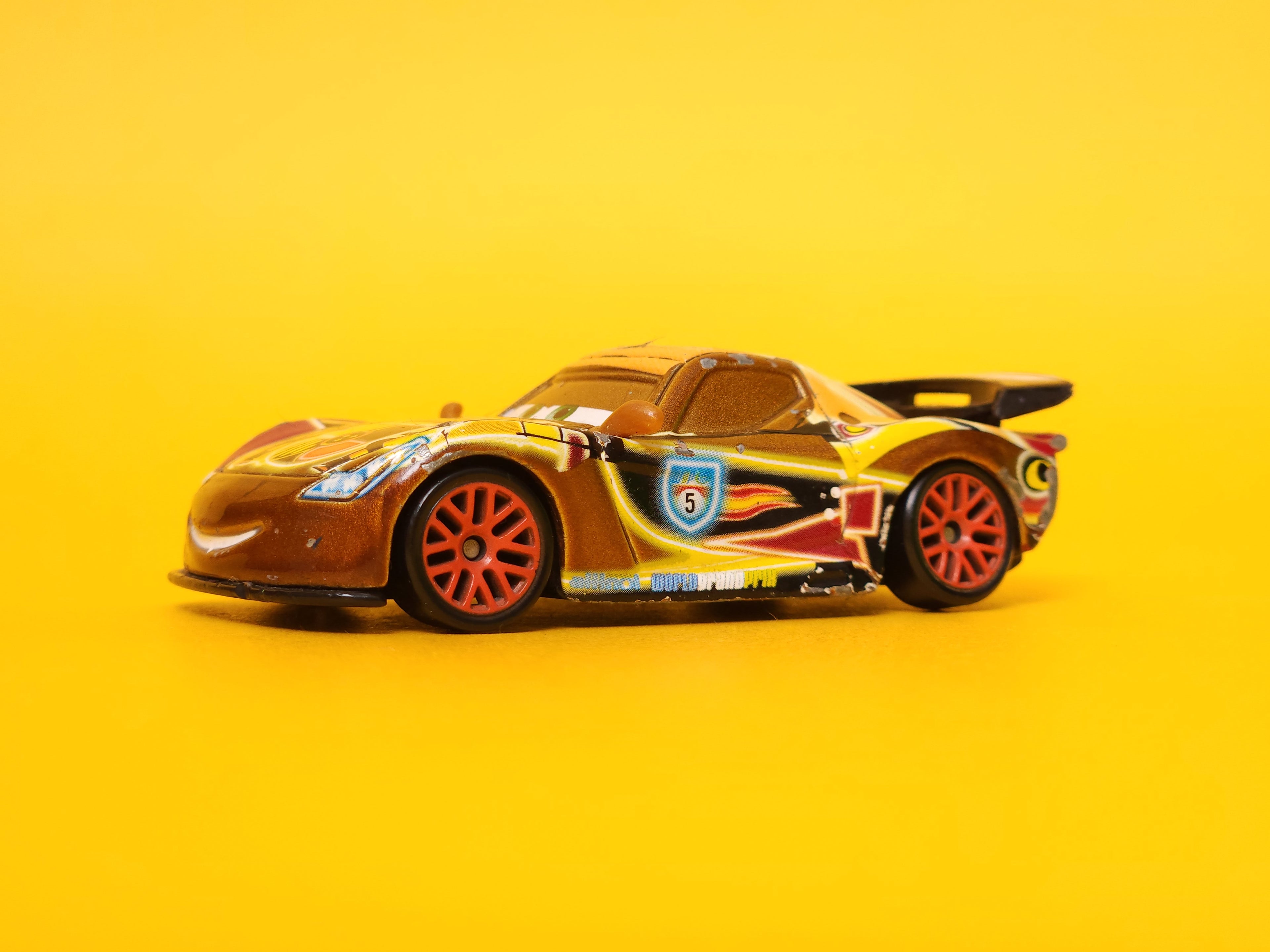 Miguel Camino: Spain #5 (Neon Metallic Deco) – 2013 Mattel Disney Pixar Cars 2