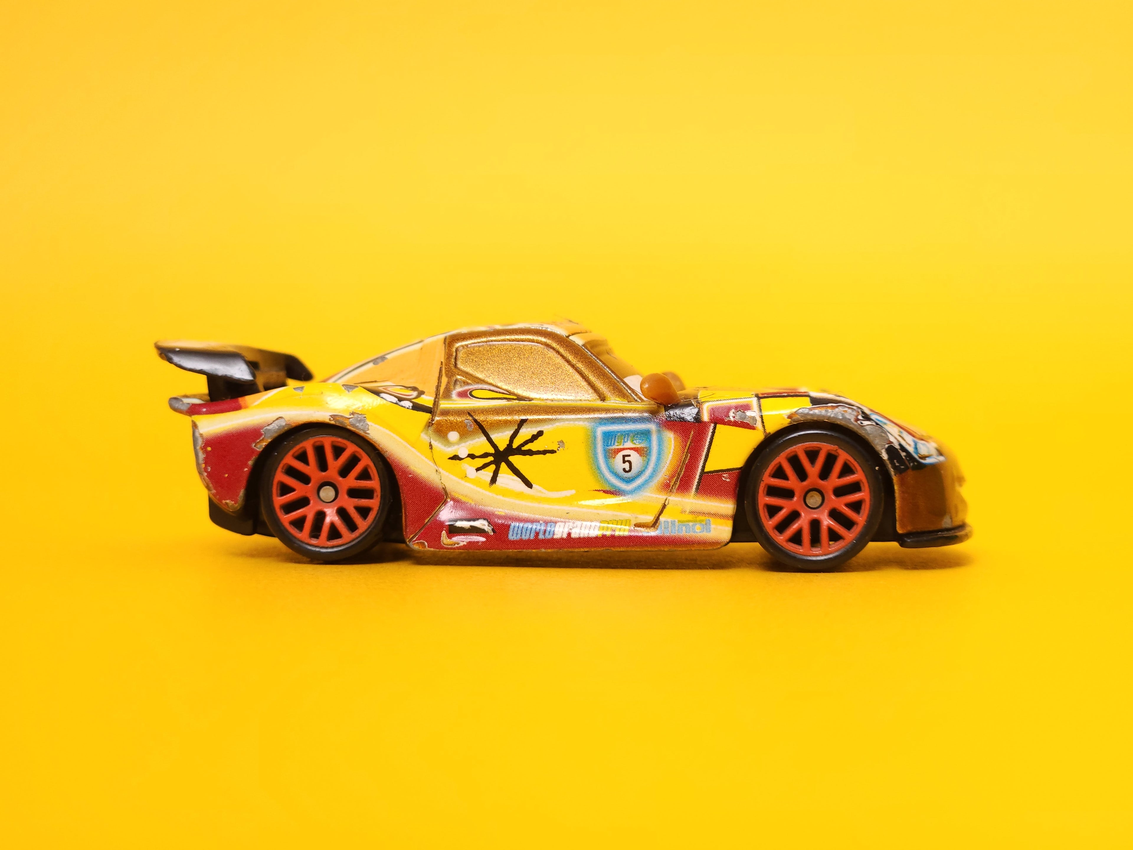 Miguel Camino: Spain #5 (Neon Metallic Deco) – 2013 Mattel Disney Pixar Cars 2