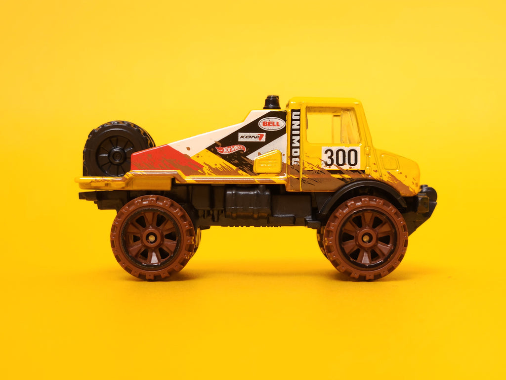 Mercedes-Benz Unimog 1300L: Yellow – 2022 Mattel Hot Wheels Silver