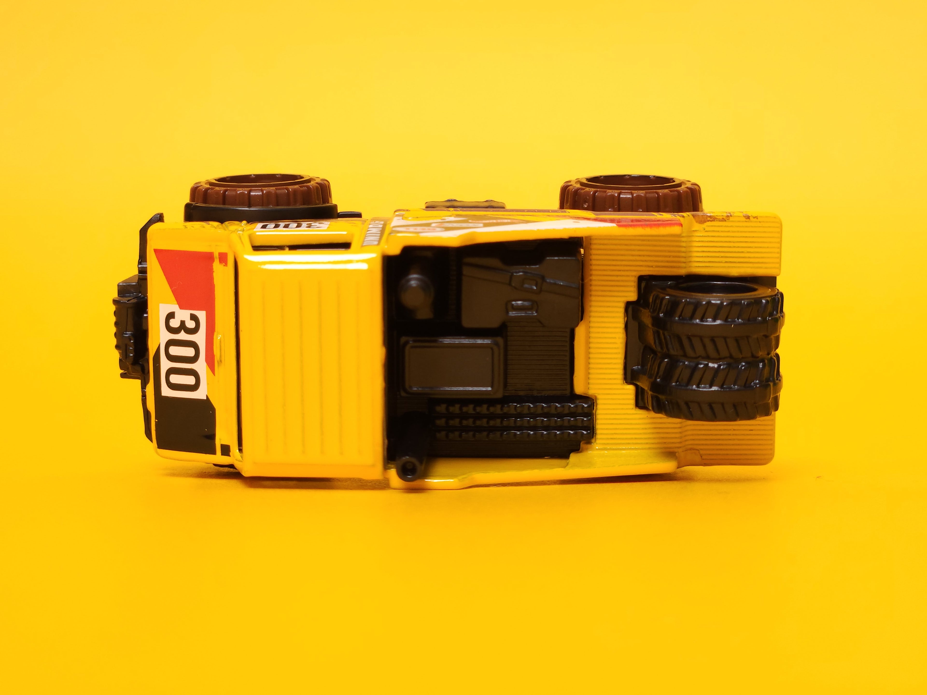 Mercedes-Benz Unimog 1300L: Yellow – 2022 Mattel Hot Wheels Silver