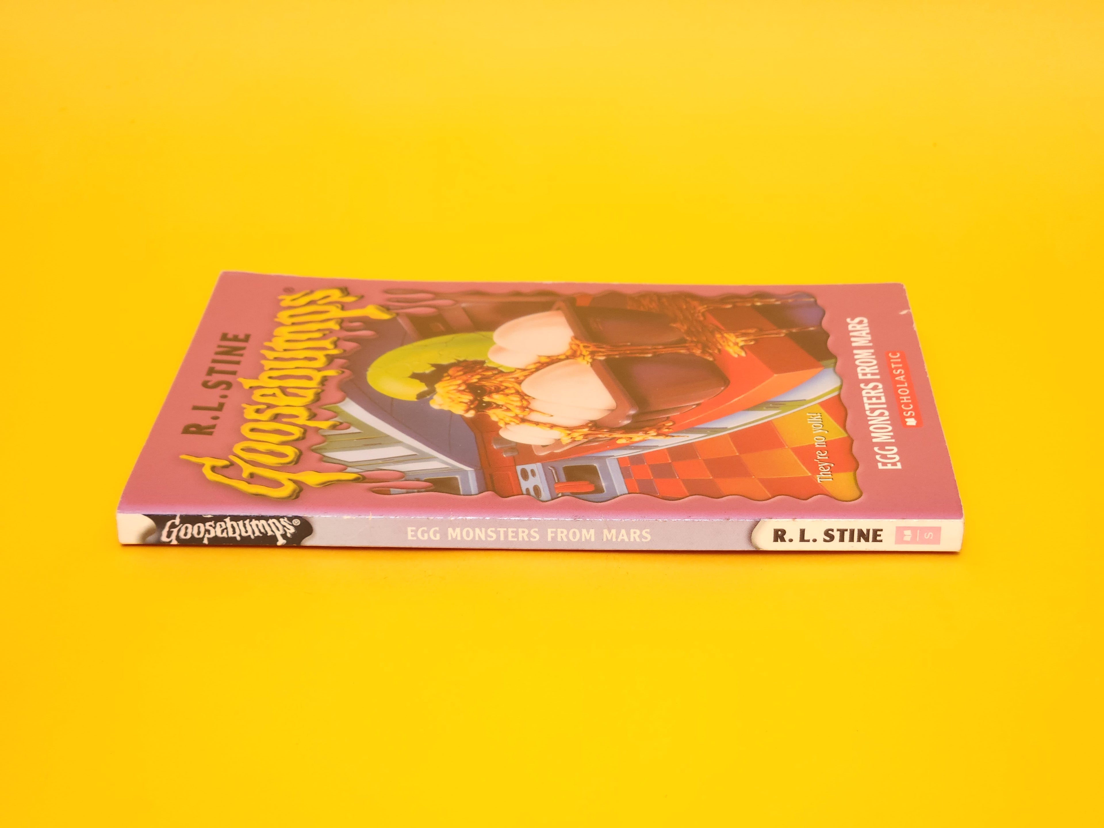 Egg Monsters From Mars #42 – 2003 Goosebumps R.L. Stine 1st Edition