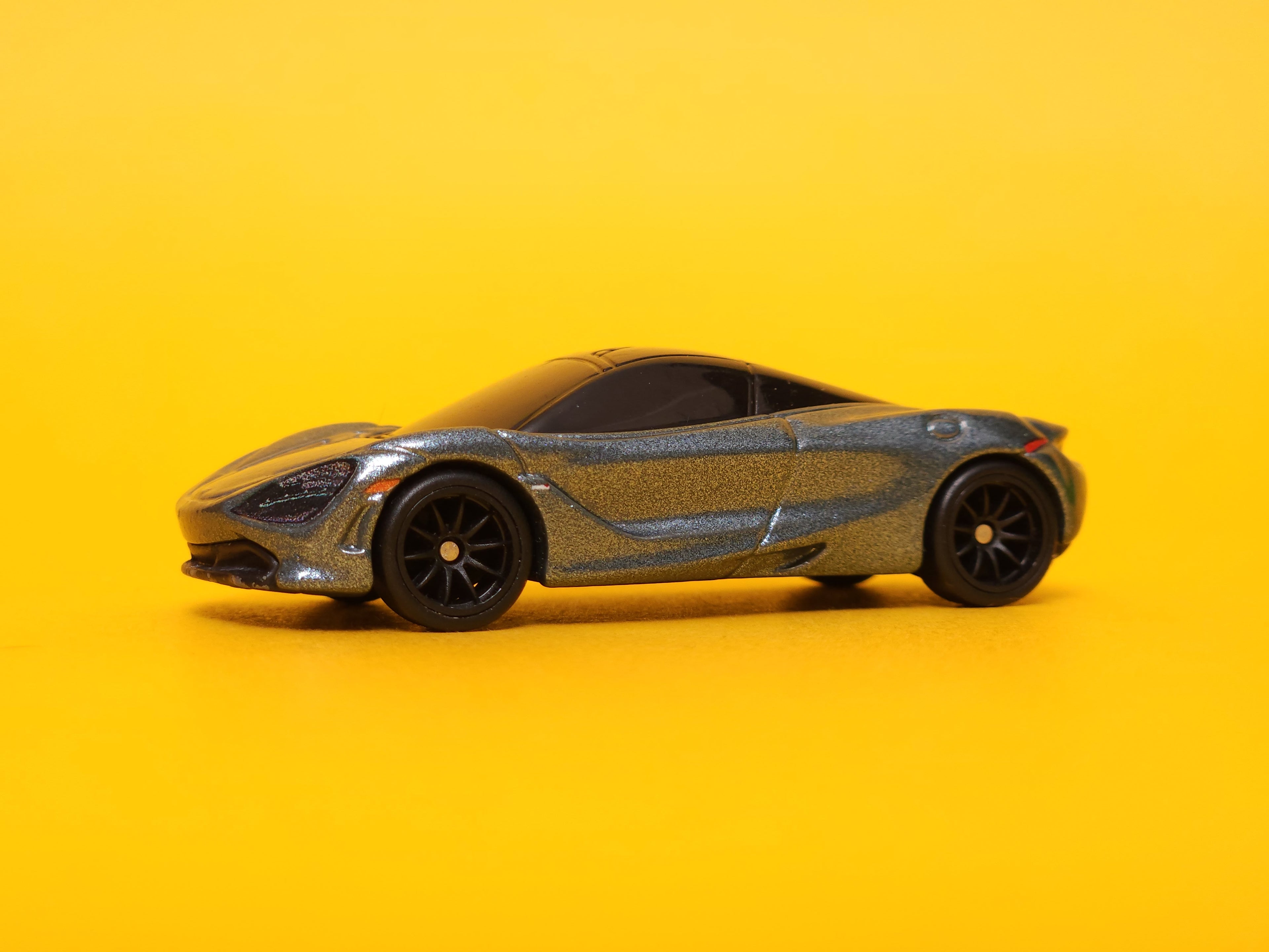 McLaren 720S: Metalflake Saros – 2021 Mattel Hot Wheels Premium