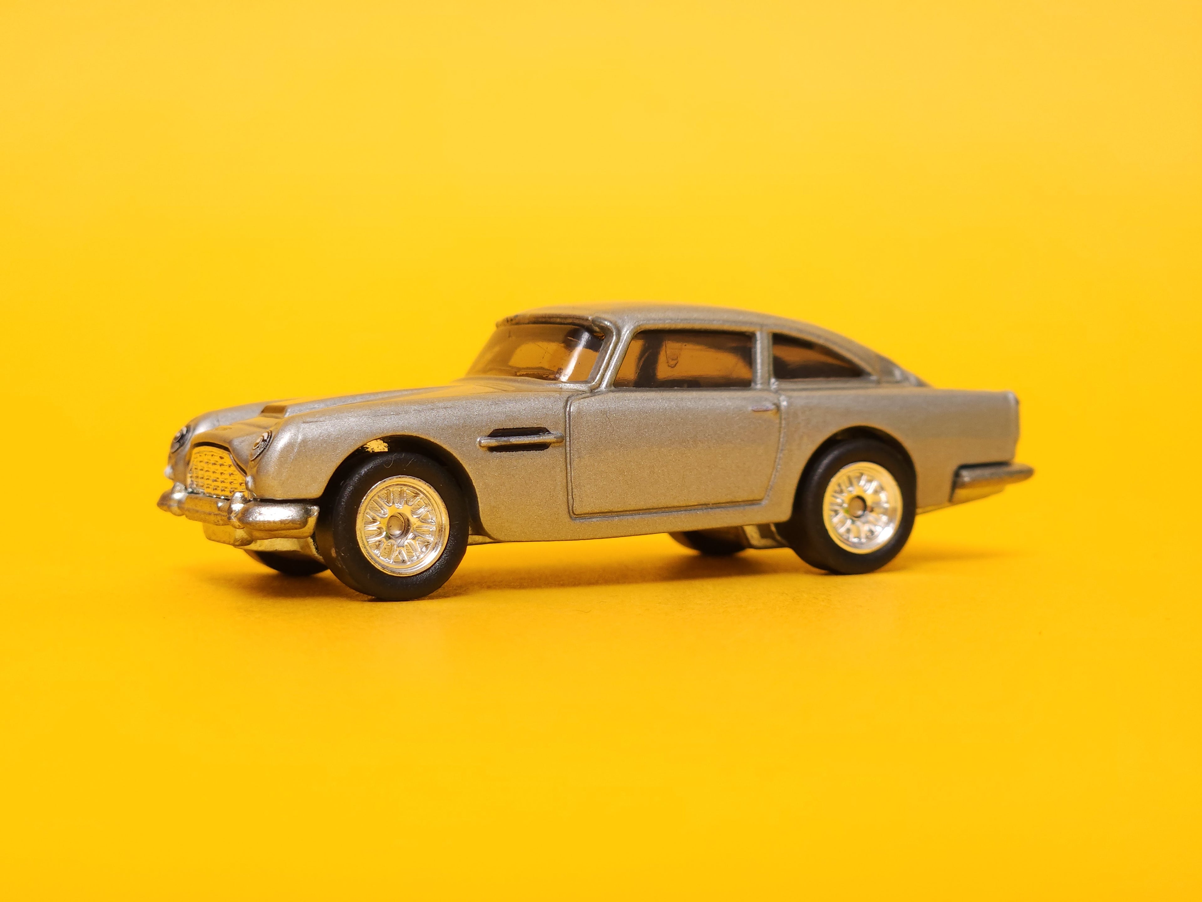 Aston Martin 1963 DB5: Silver – 2021 Mattel Hot Wheels Premium