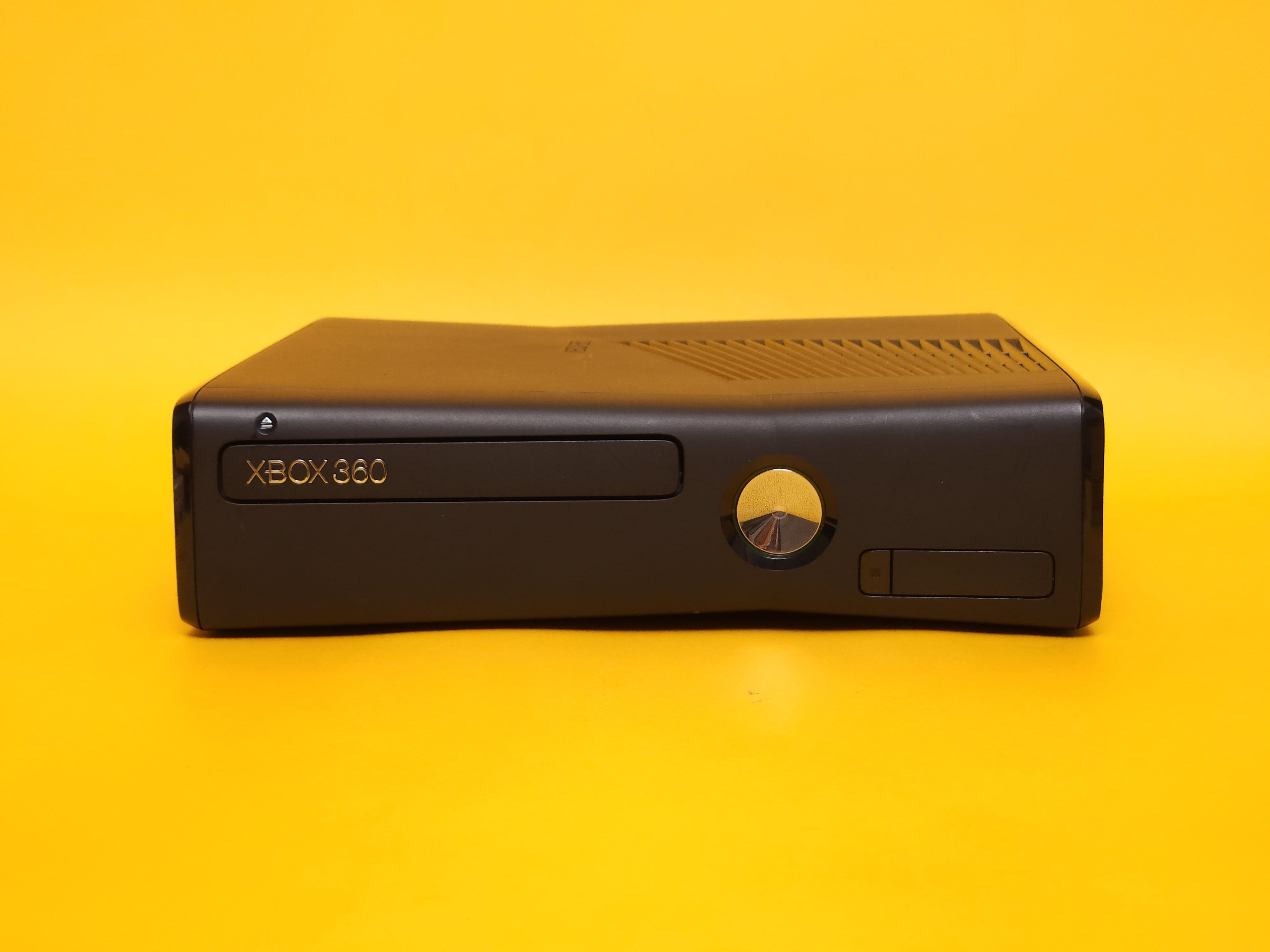 250GB Matte Black Xbox 360 S Console + Controller & Cables