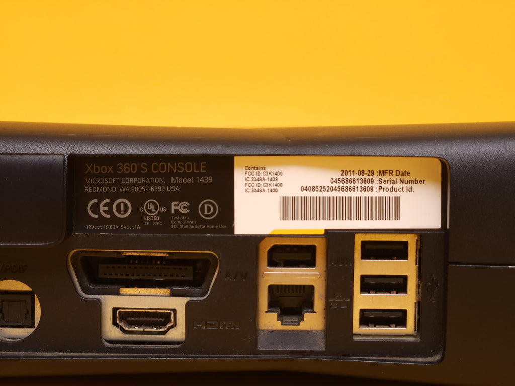250GB Matte Black Xbox 360 S Console + Controller & Cables