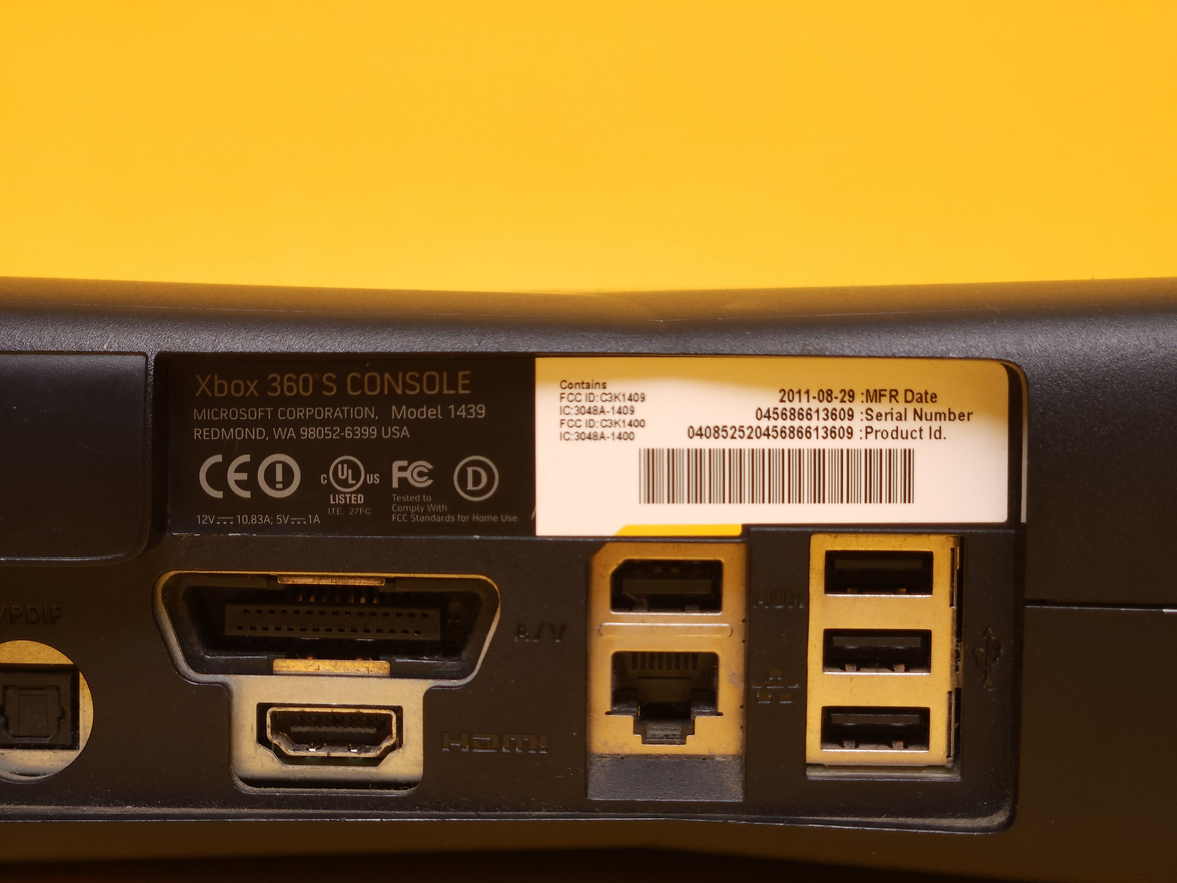 250GB Matte Black Xbox 360 S Console + Controller & Cables