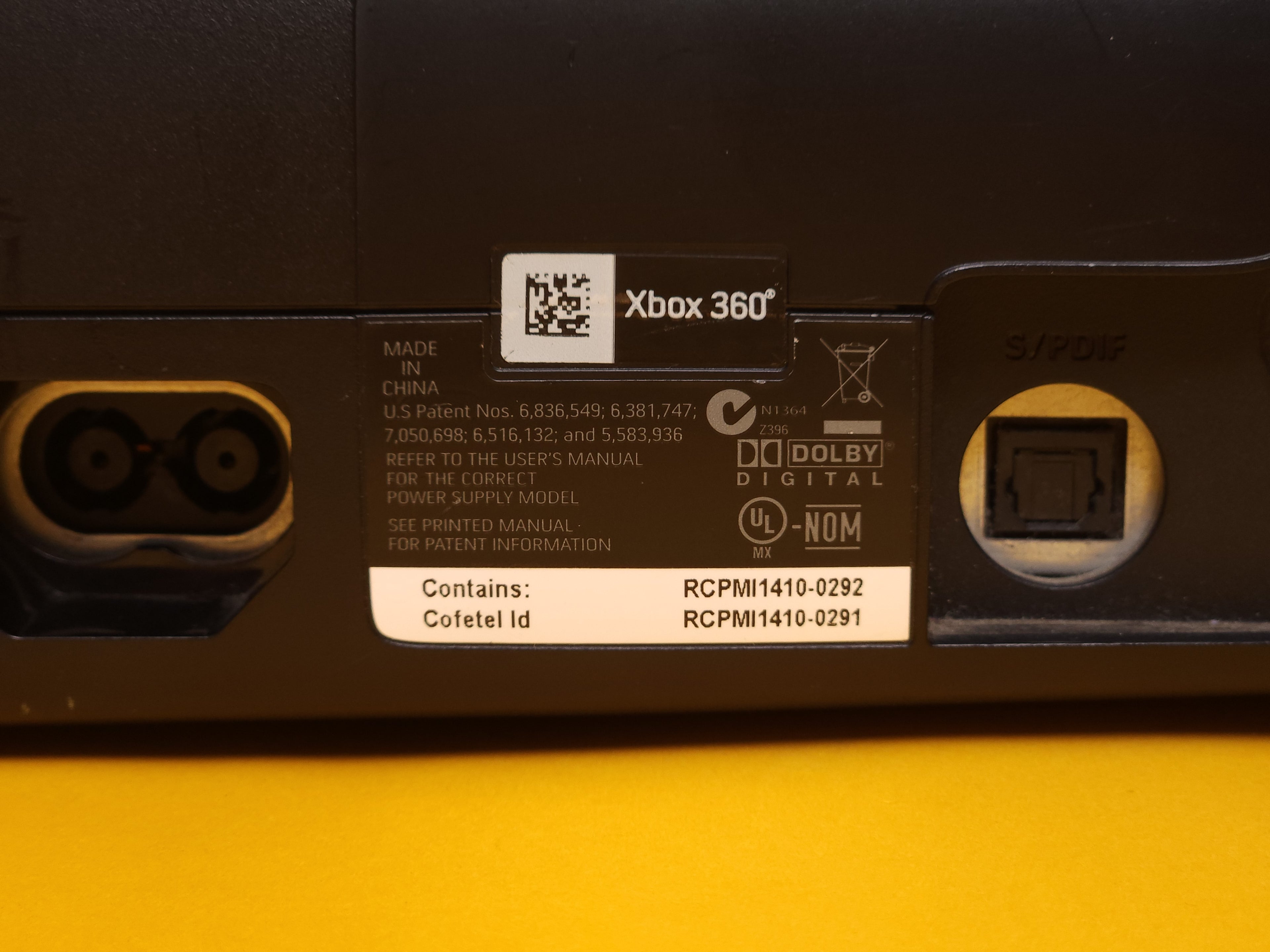 250GB Matte Black Xbox 360 S Console + Controller & Cables