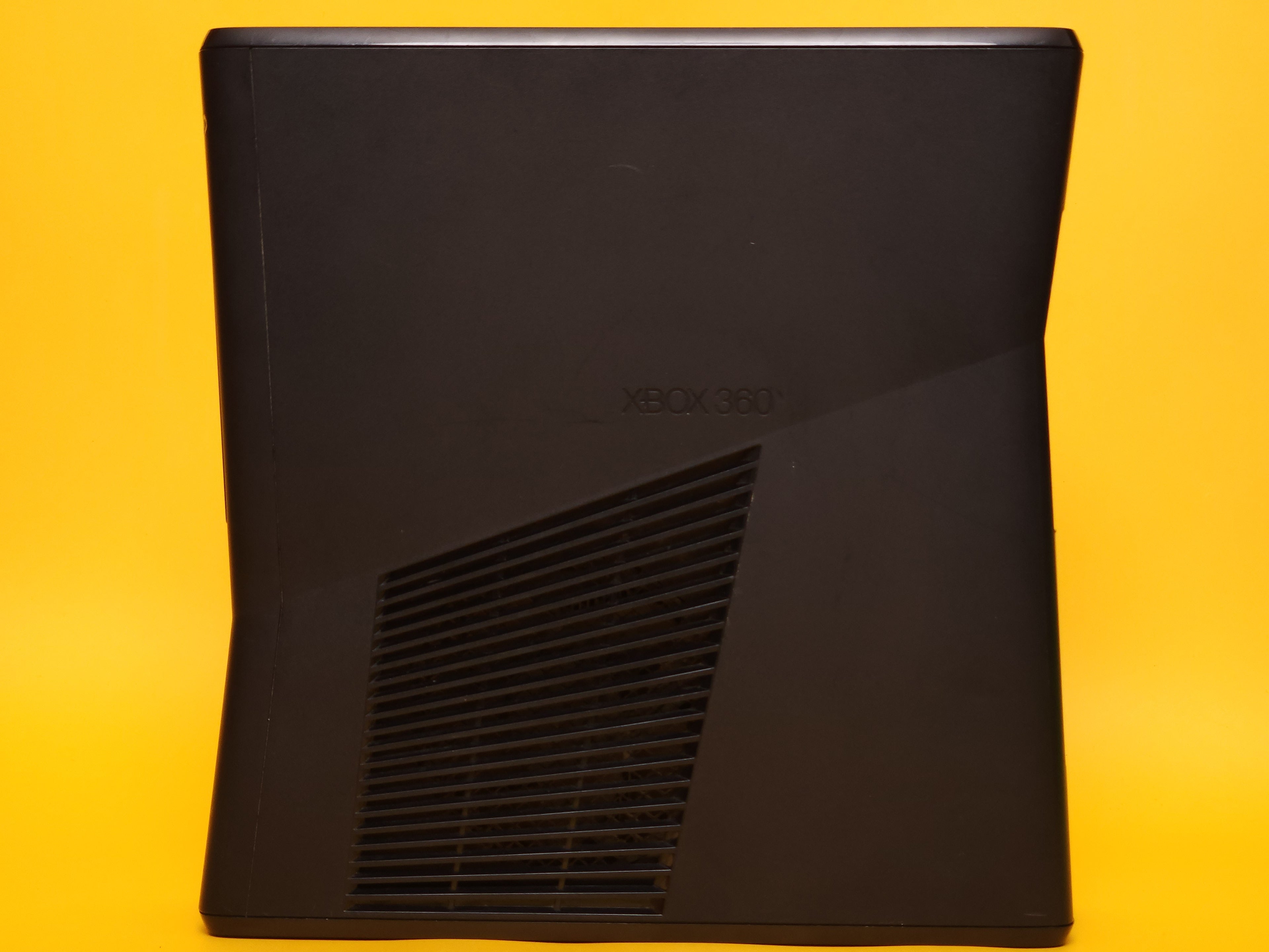 250GB Matte Black Xbox 360 S Console + Controller & Cables