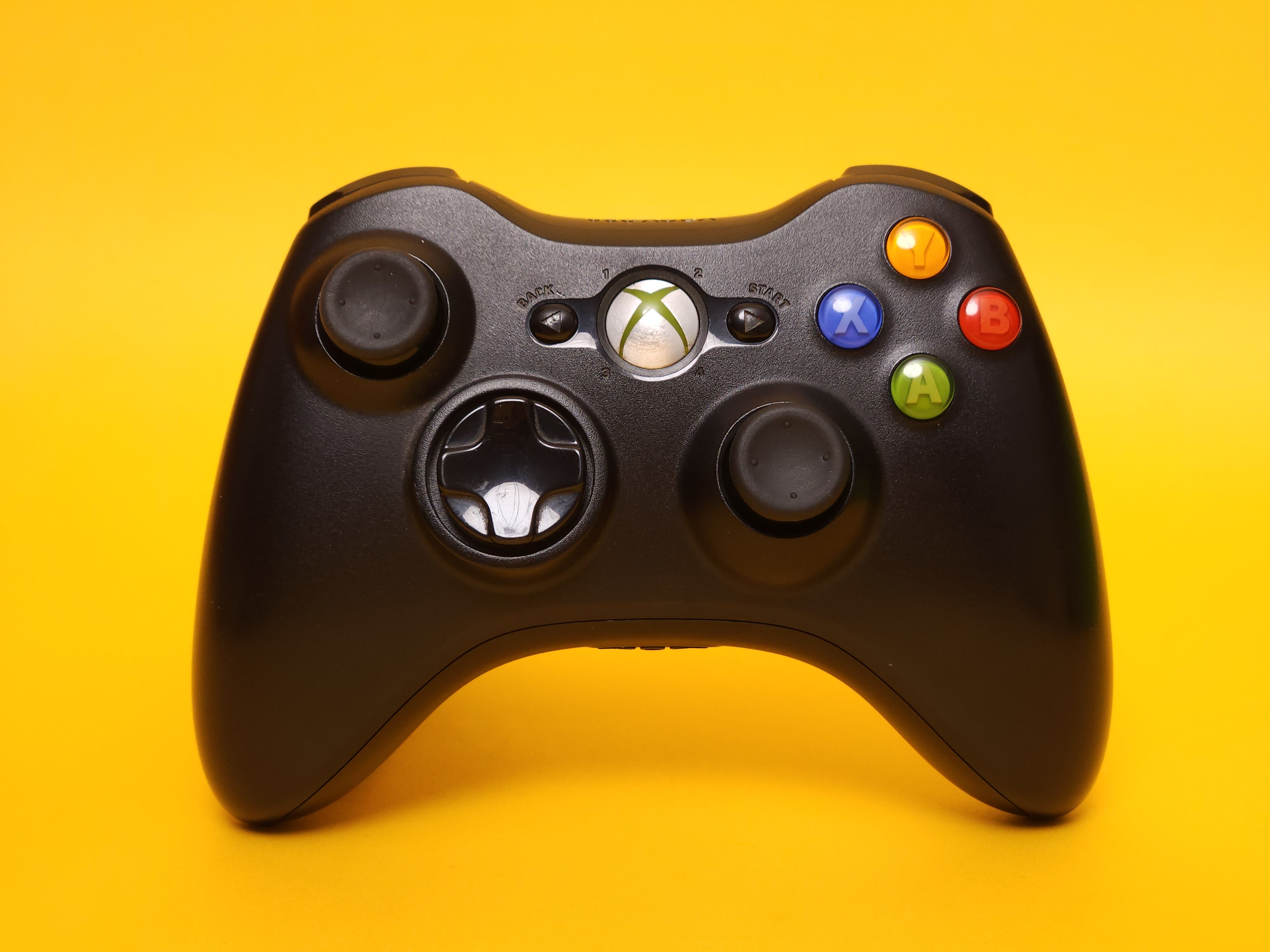 250GB Matte Black Xbox 360 S Console + Controller & Cables