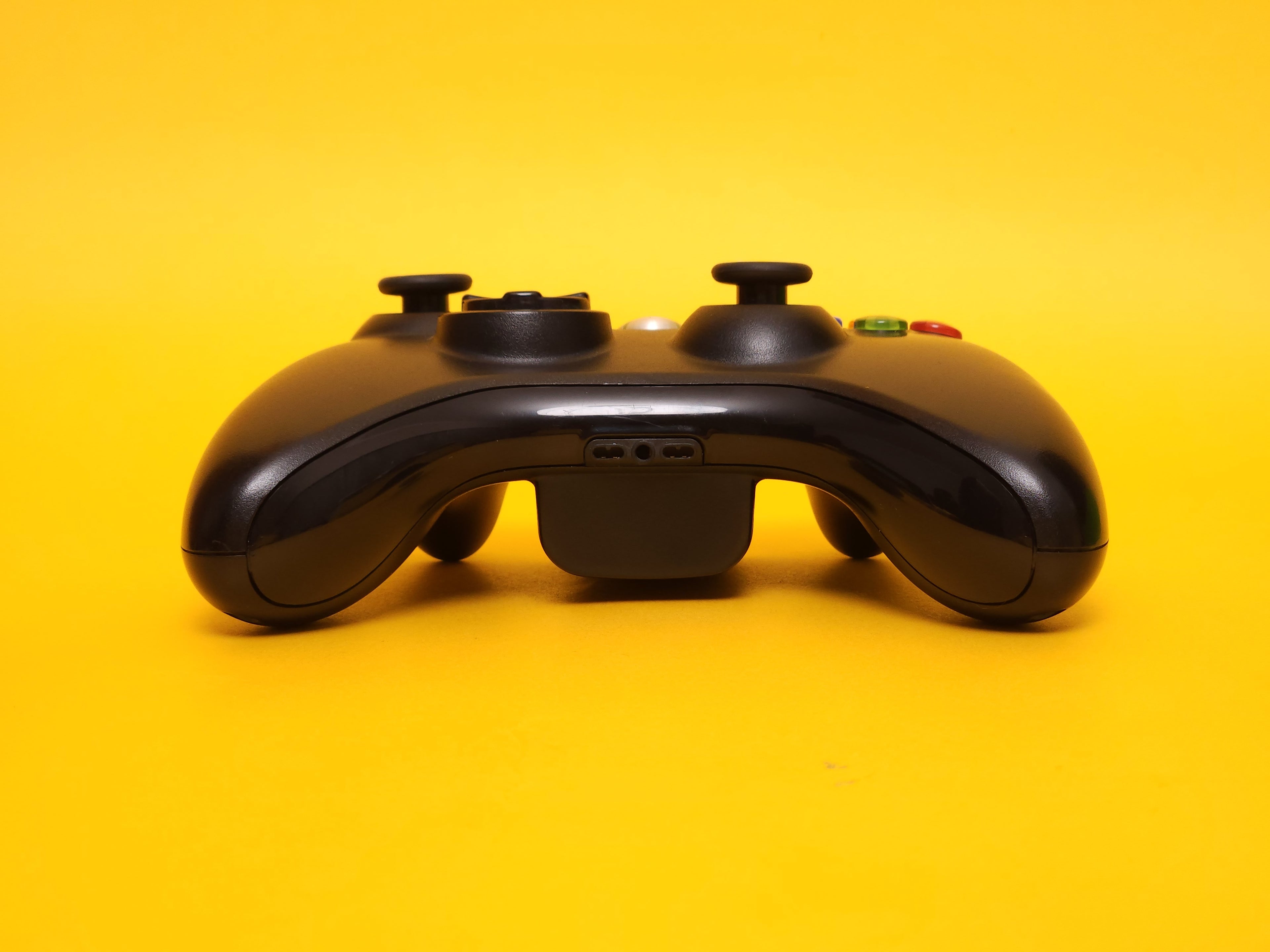 250GB Matte Black Xbox 360 S Console + Controller & Cables