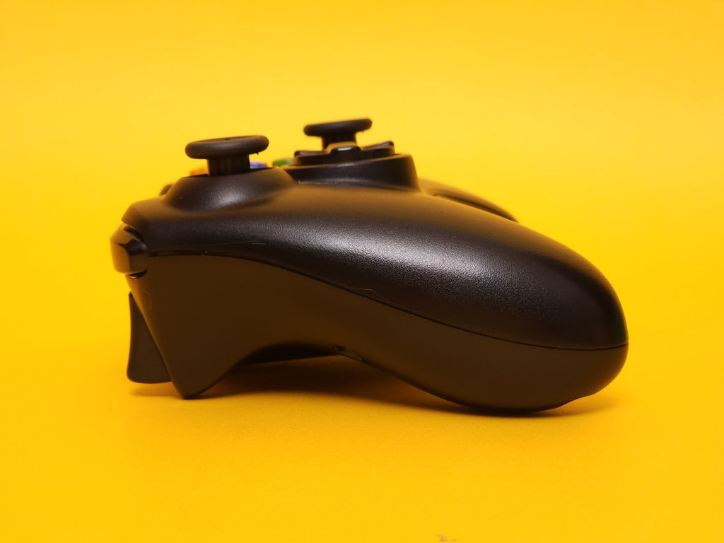 250GB Matte Black Xbox 360 S Console + Controller & Cables