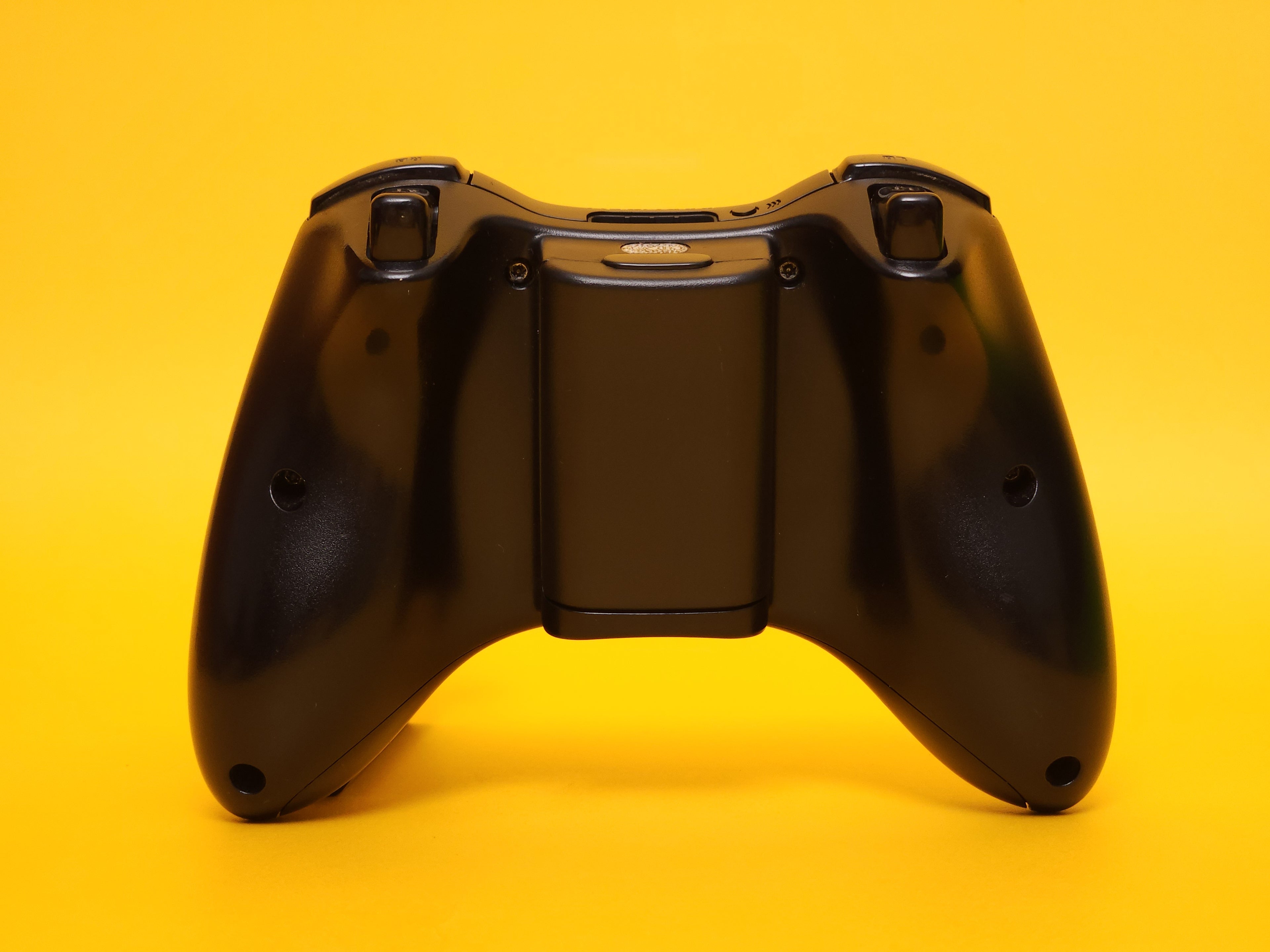 250GB Matte Black Xbox 360 S Console + Controller & Cables