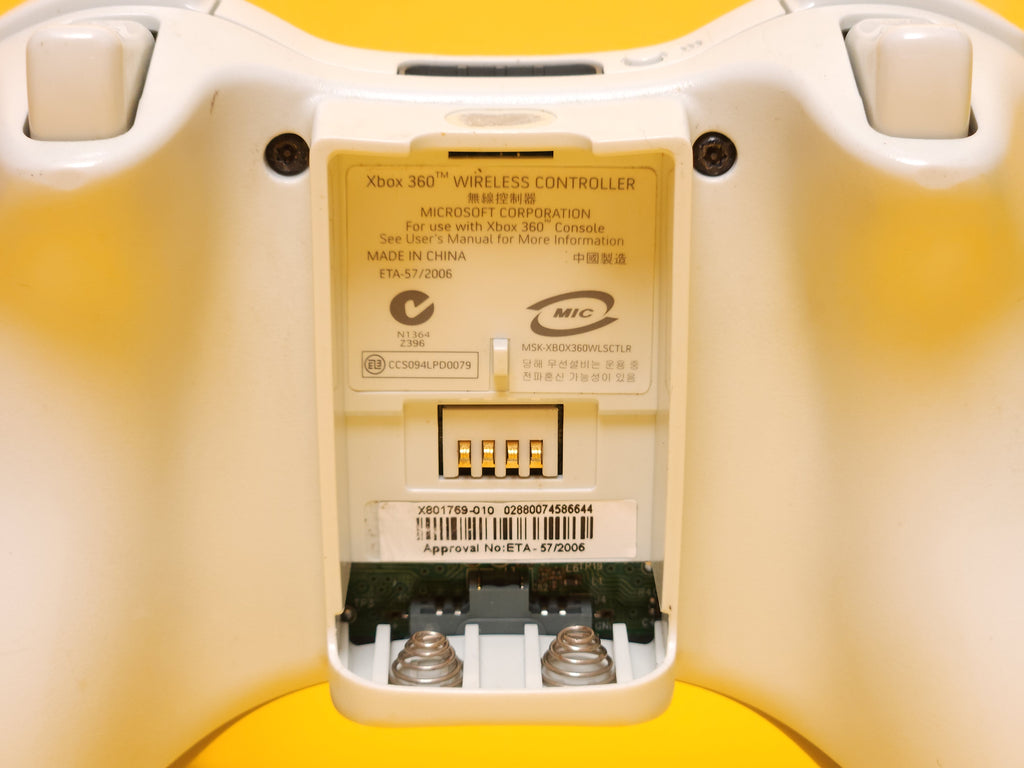 Wireless Controller: White – Microsoft Xbox 360