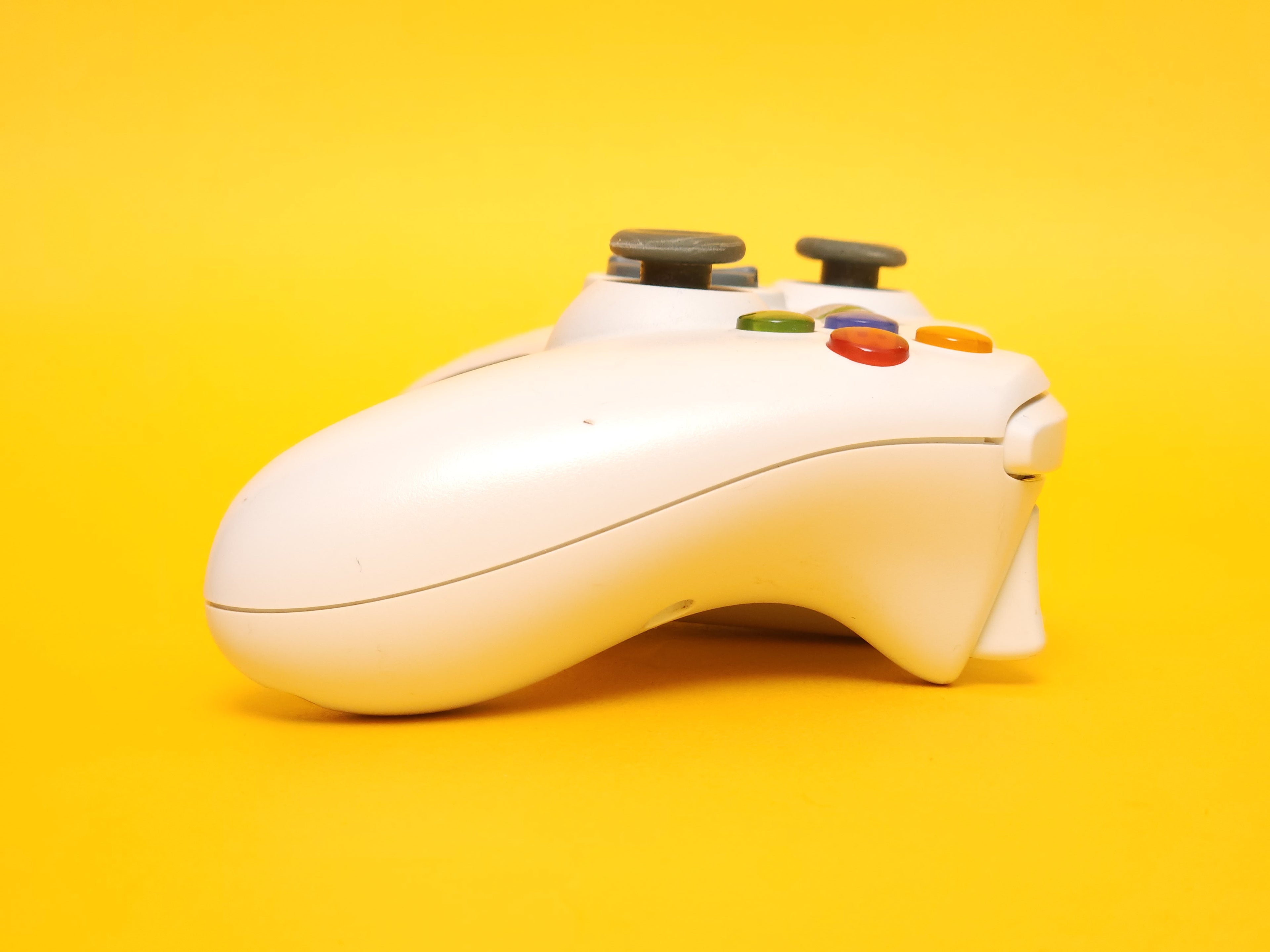 Matte White Xbox 360 Console + Controller & Cables