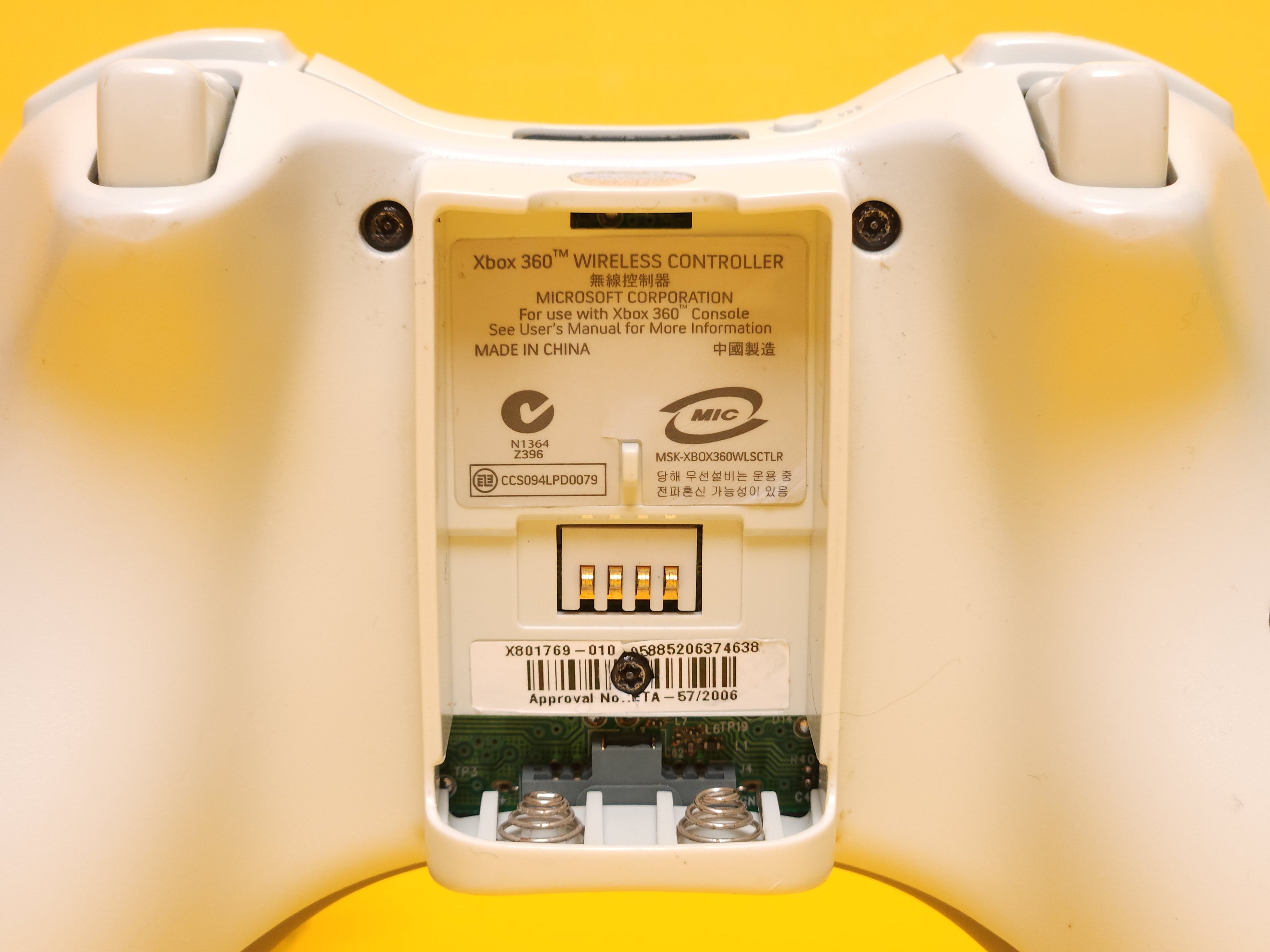 Matte White Xbox 360 Console + Controller & Cables