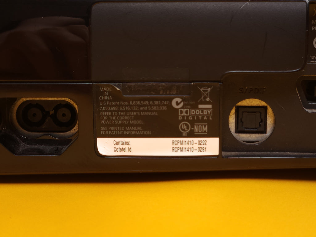 250GB Gloss Black Xbox 360 S Console + Controller & Cables