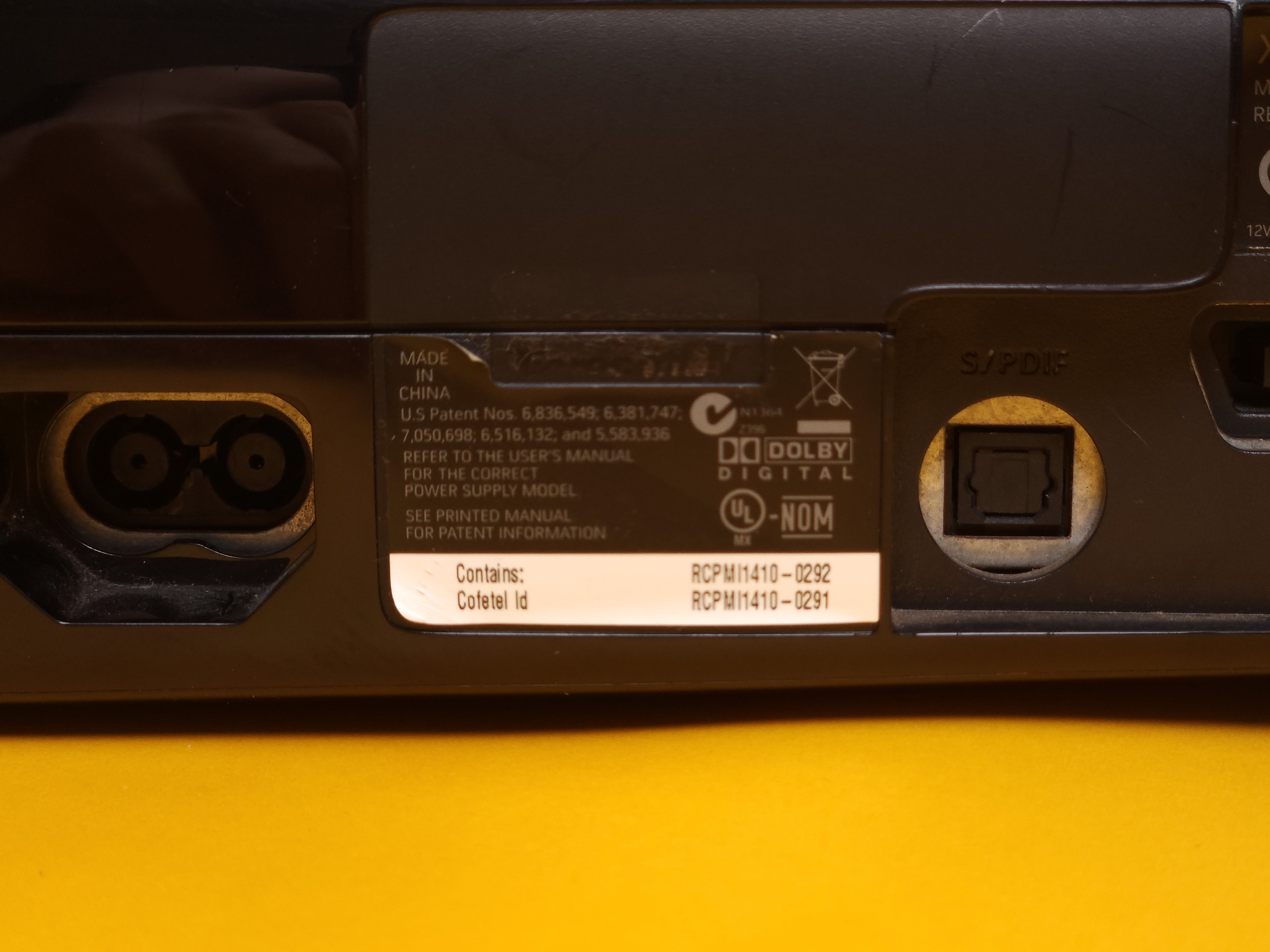 250GB Gloss Black Xbox 360 S Console + Controller & Cables