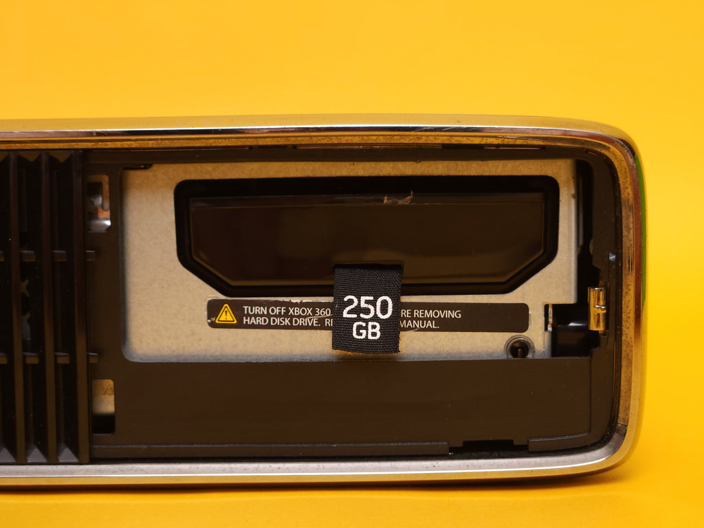 250GB Gloss Black Xbox 360 S Console + Controller & Cables