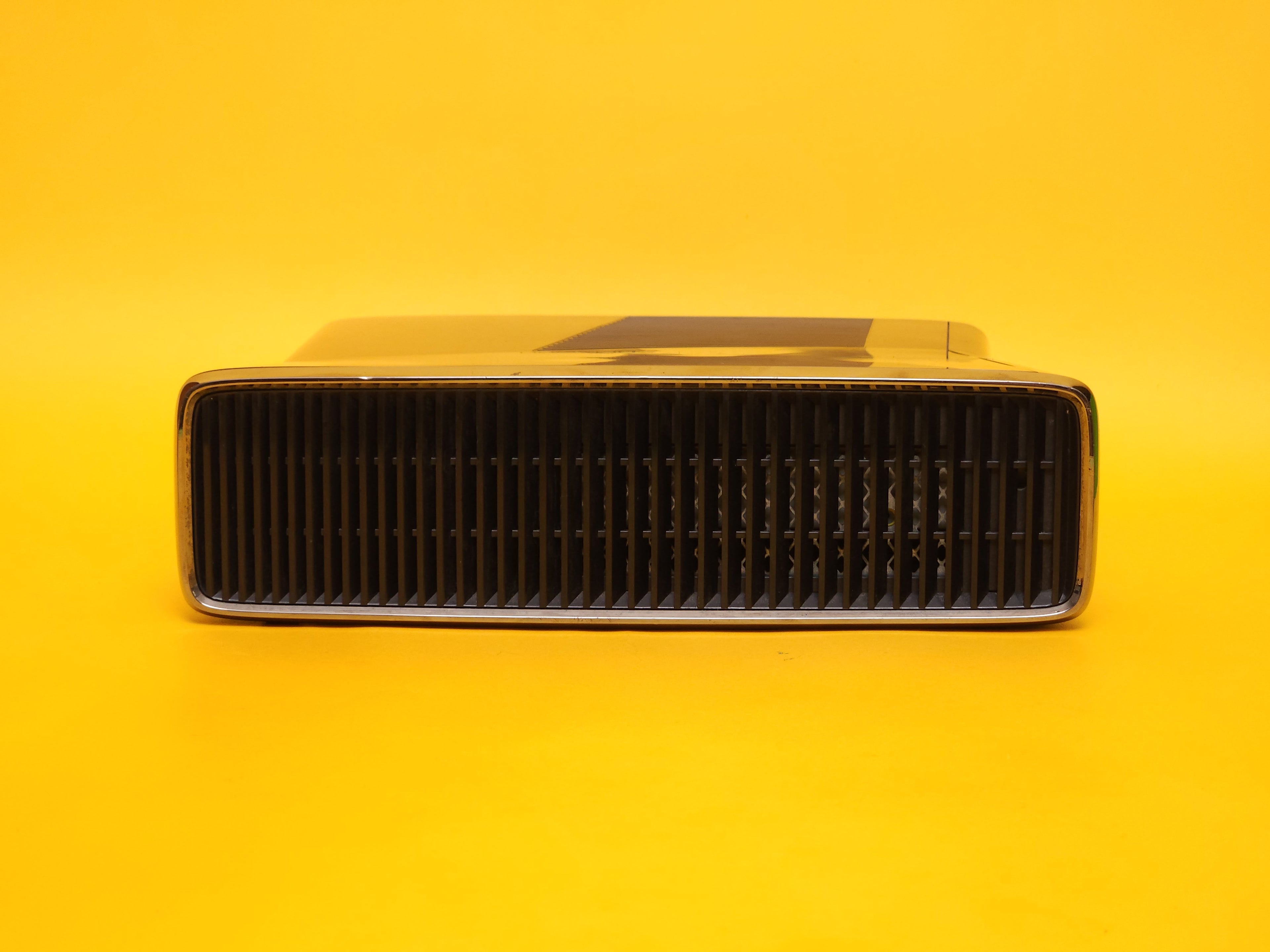 250GB Gloss Black Xbox 360 S Console + Controller & Cables