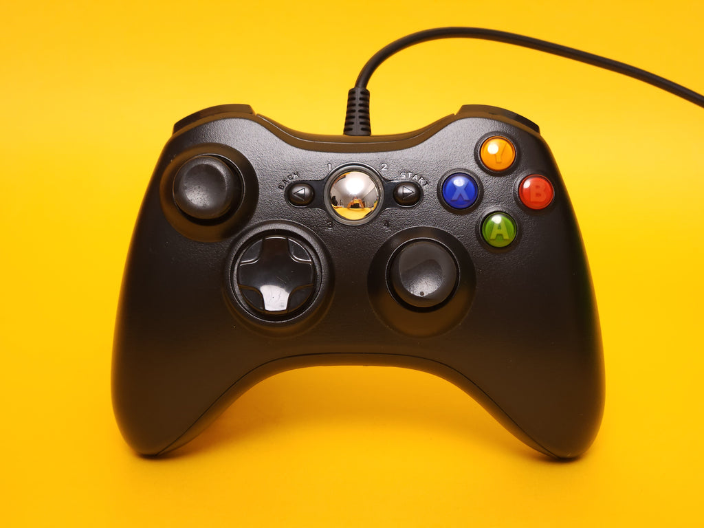 250GB Gloss Black Xbox 360 S Console + Controller & Cables