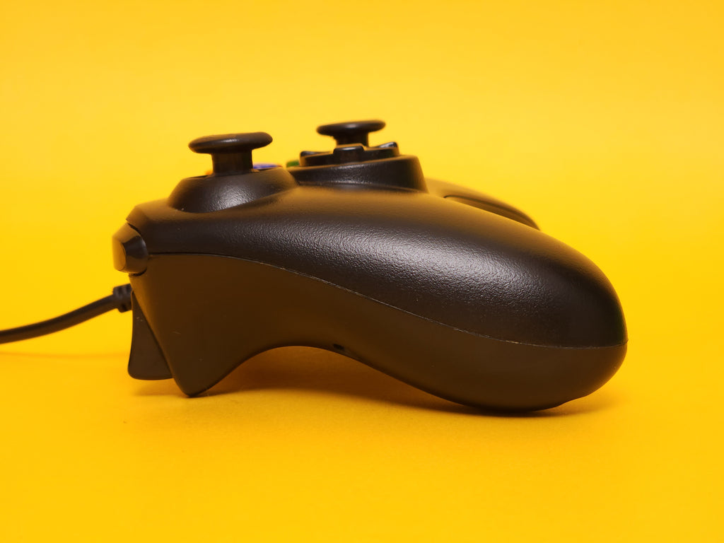 250GB Gloss Black Xbox 360 S Console + Controller & Cables