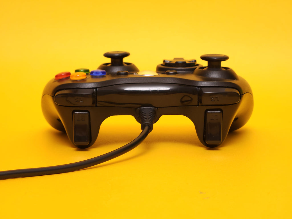 250GB Gloss Black Xbox 360 S Console + Controller & Cables