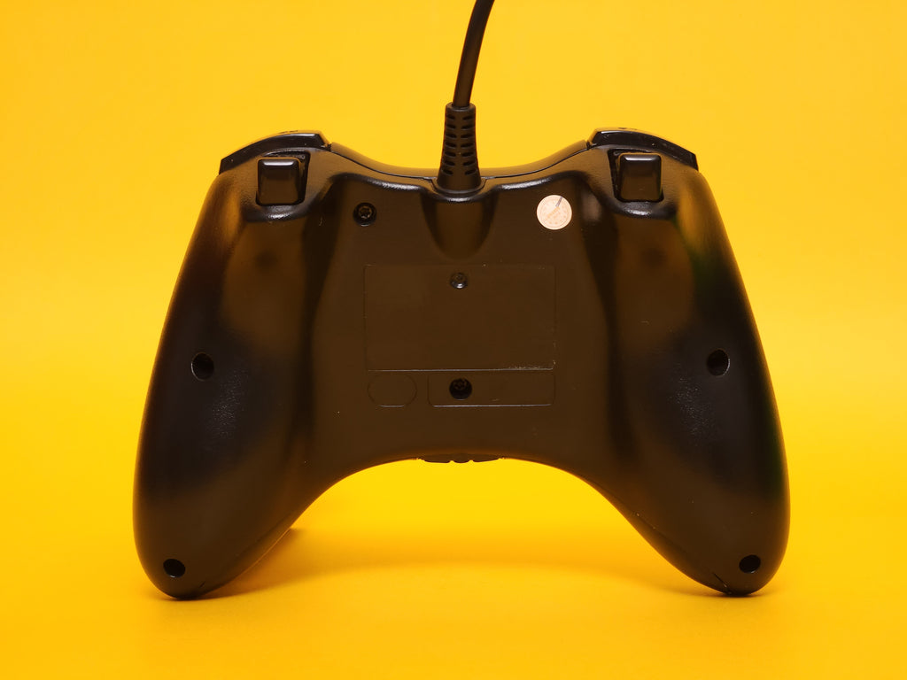 250GB Gloss Black Xbox 360 S Console + Controller & Cables