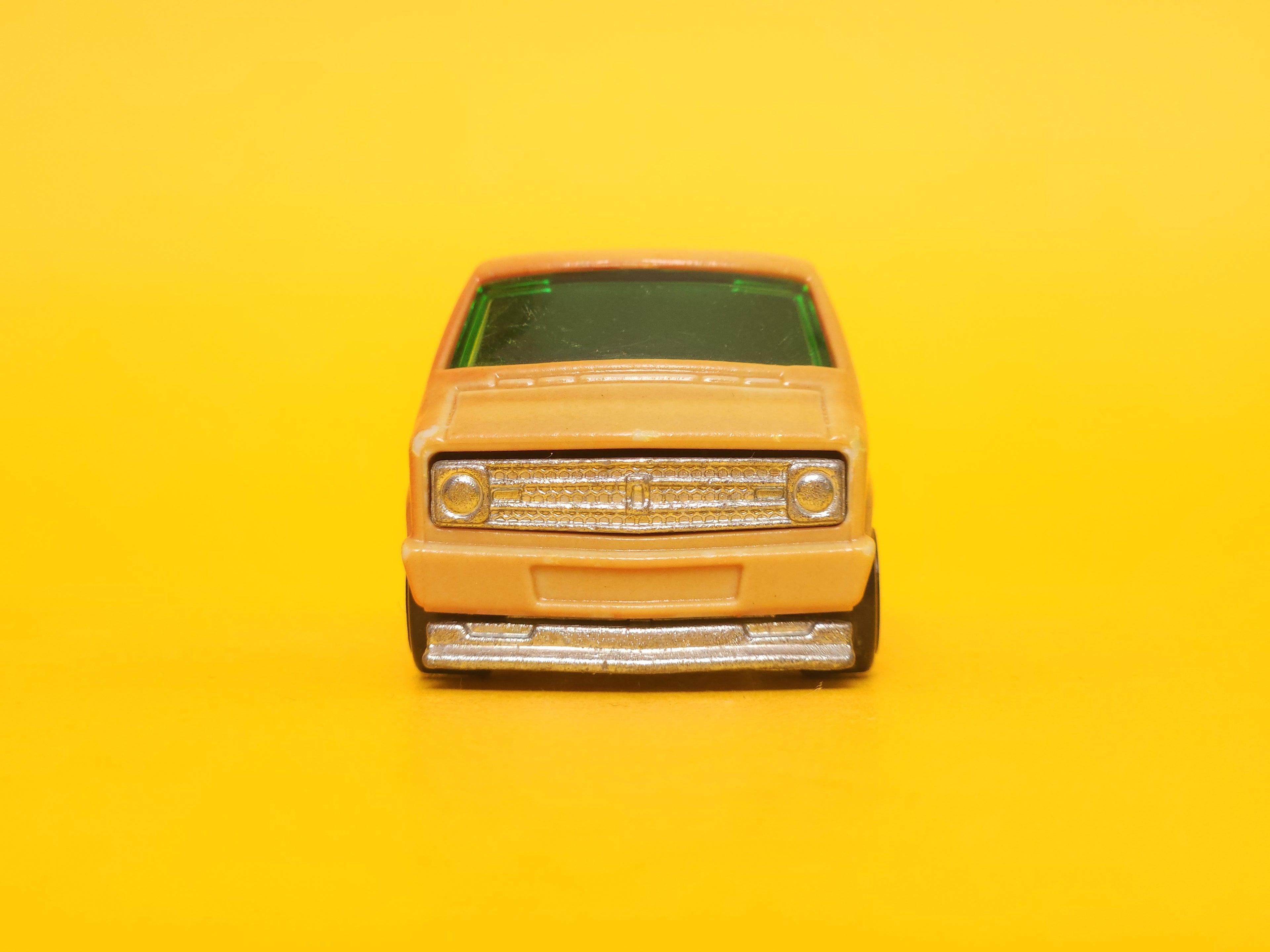 Custom '77 Dodge Van: Orange / Lime Green – 2010 Mattel Hot Wheels Color Shifters