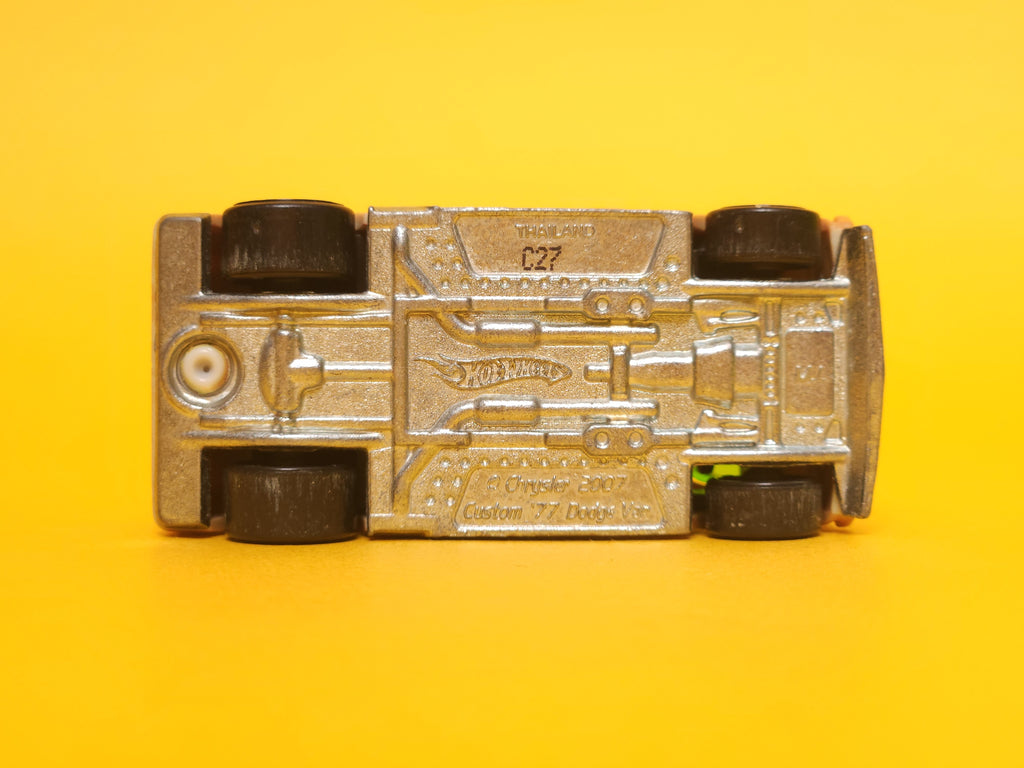 Custom '77 Dodge Van: Orange / Lime Green – 2010 Mattel Hot Wheels Color Shifters