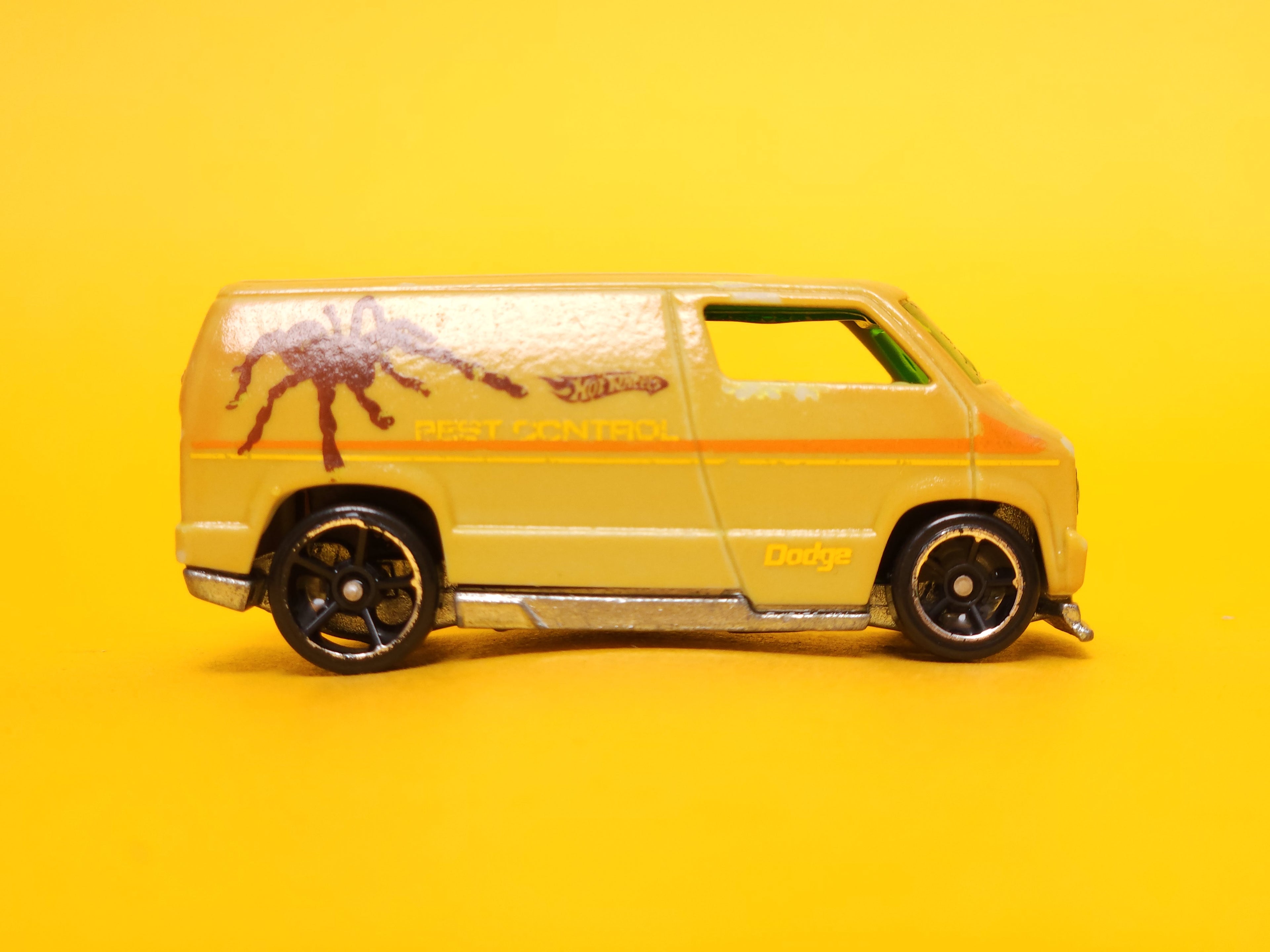 Custom '77 Dodge Van: Orange / Lime Green – 2010 Mattel Hot Wheels Color Shifters