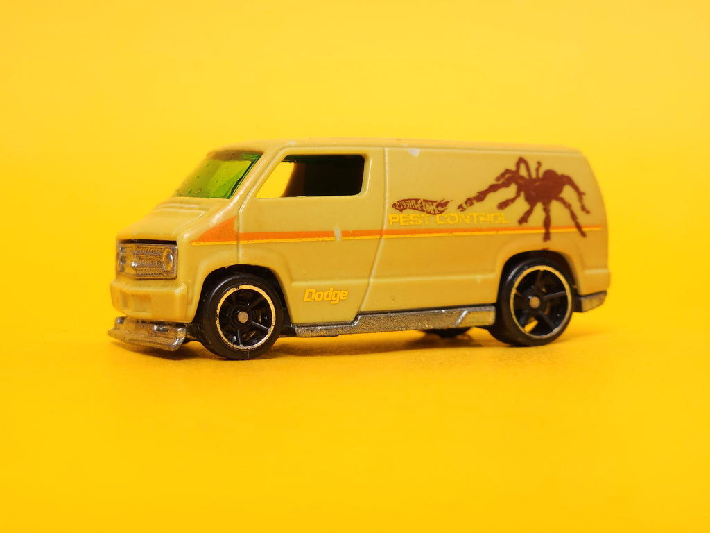Custom '77 Dodge Van: Orange / Lime Green – 2010 Mattel Hot Wheels Color Shifters
