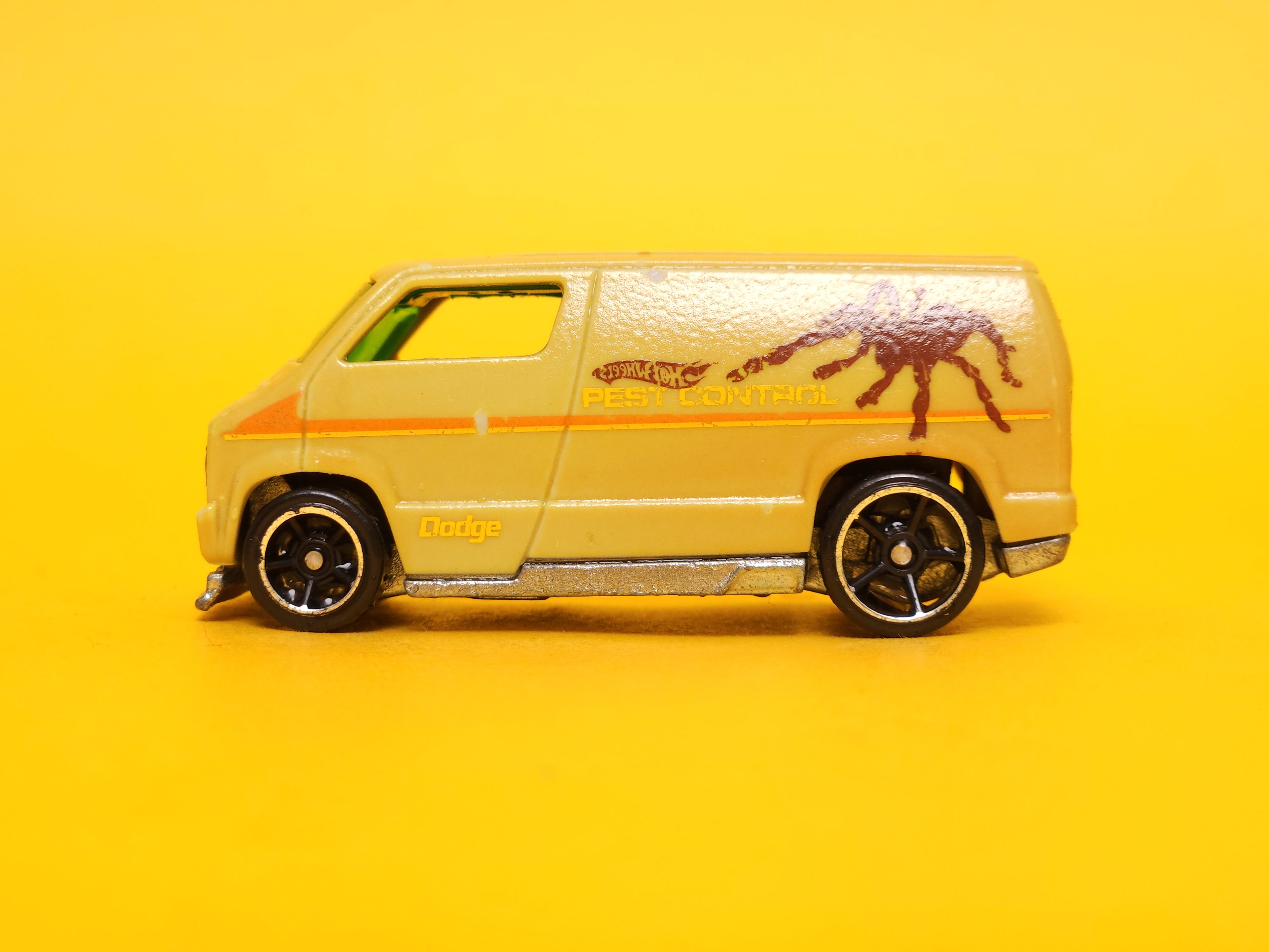 Custom '77 Dodge Van: Orange / Lime Green – 2010 Mattel Hot Wheels Color Shifters