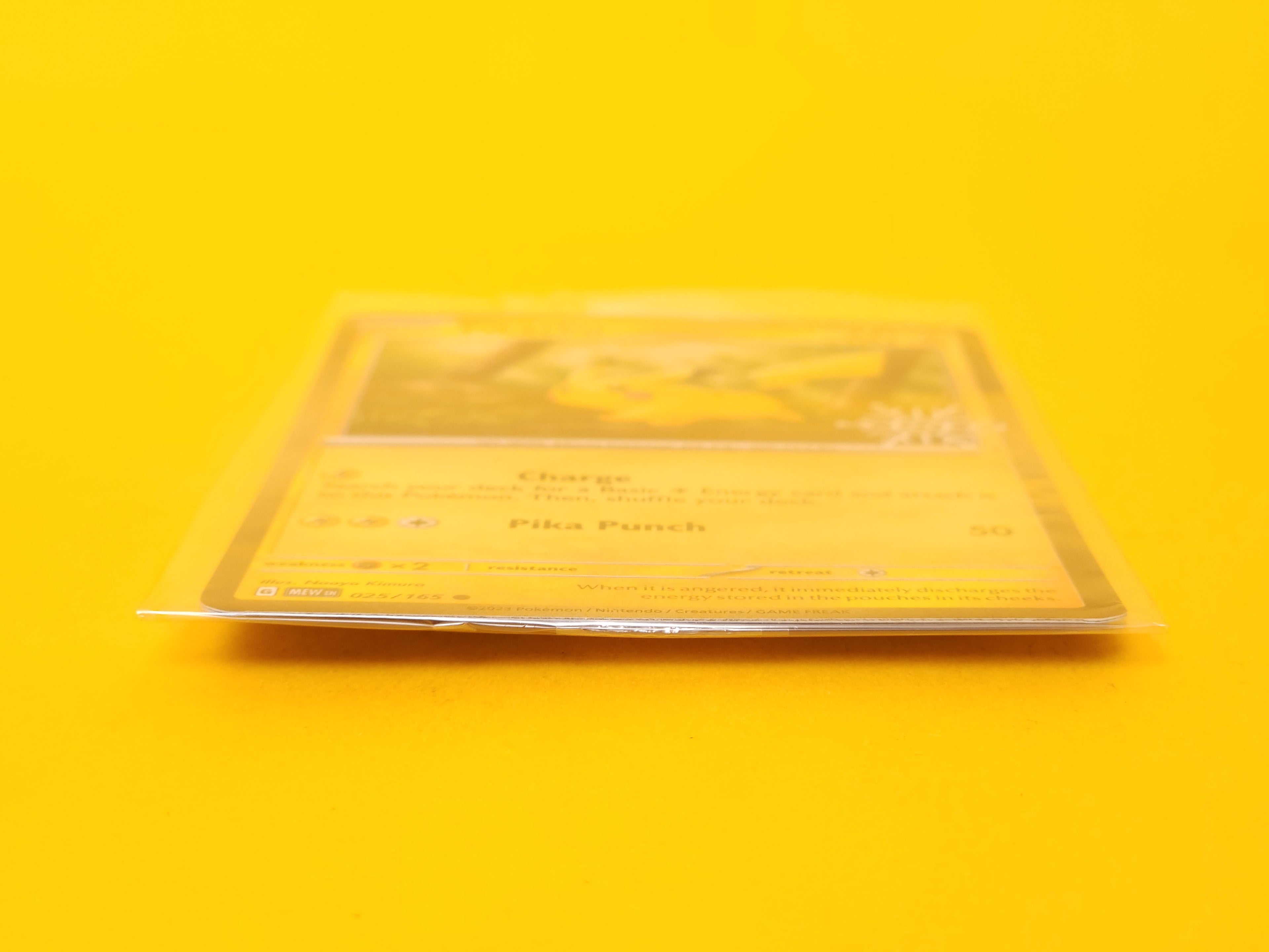Pikachu (Holiday Calendar): 025/165 – 2025 Pokémon Common Holofoil