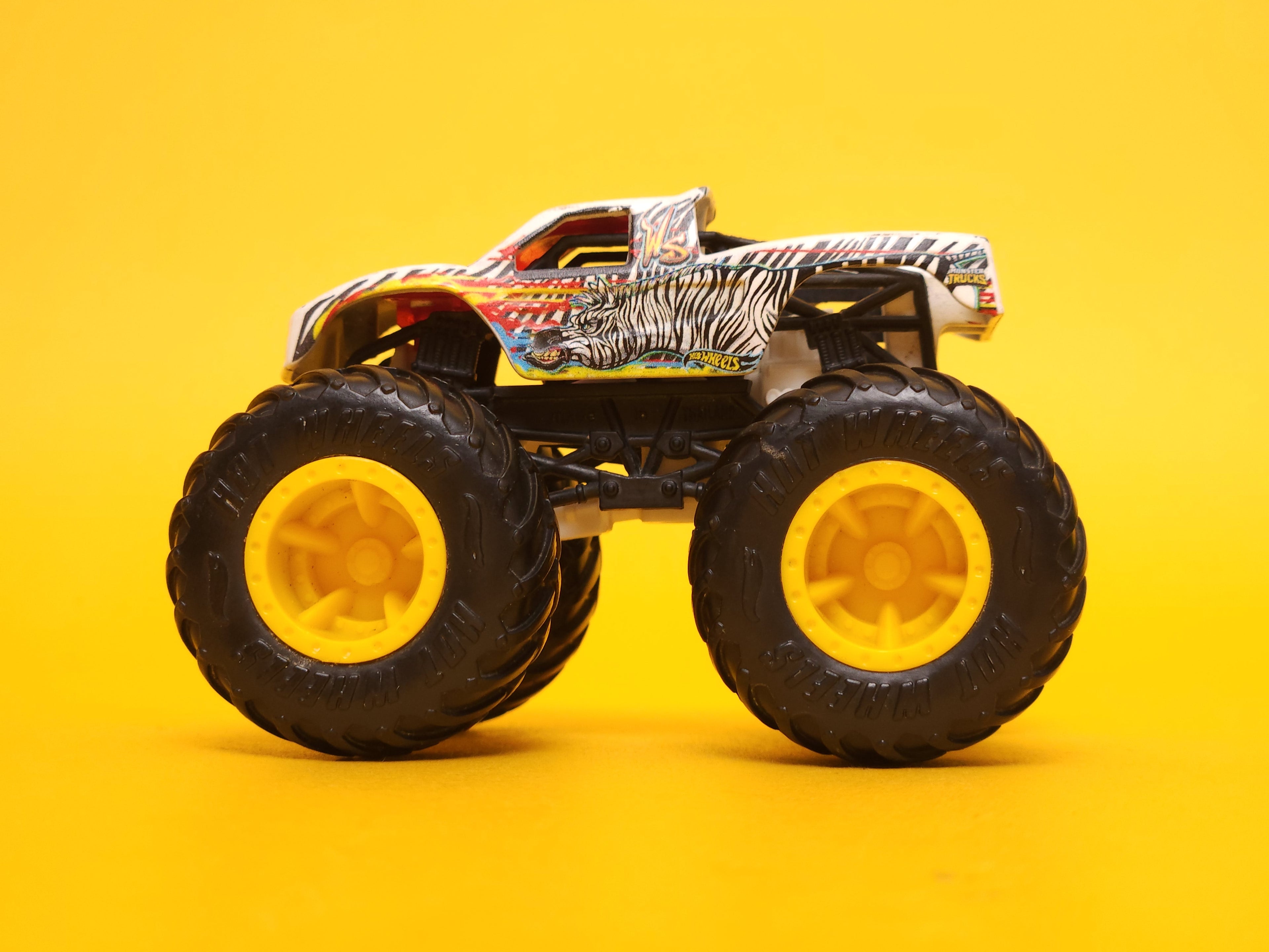 Wild Streak: White – 2019 Mattel Hot Wheels Monster Trucks 1st Edition