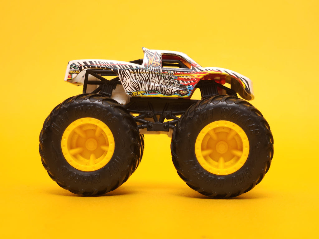 Wild Streak: White – 2019 Mattel Hot Wheels Monster Trucks 1st Edition