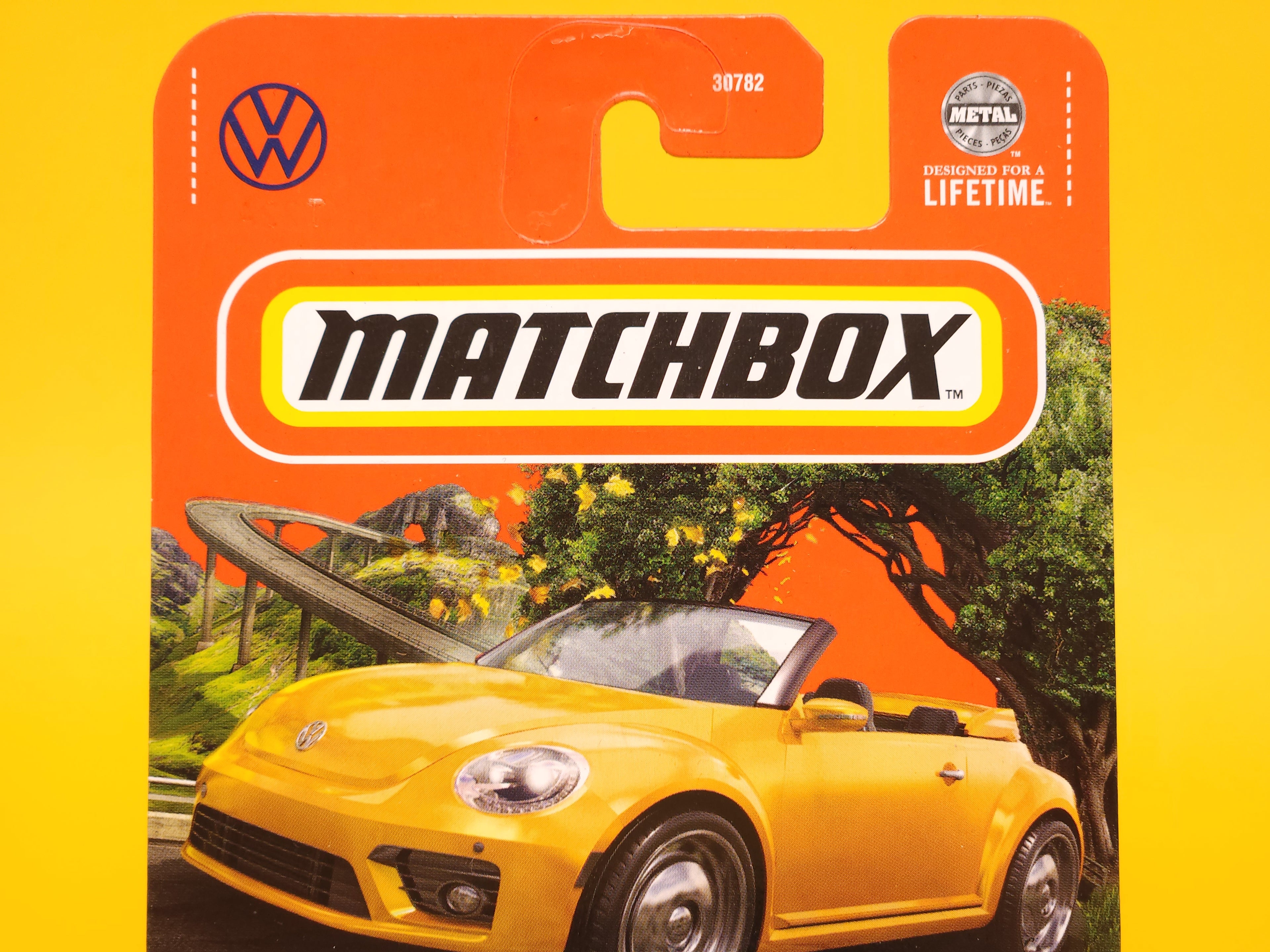 2019 Volkswagen Beetle Convertible: Metalflake Yellow – 2024 Mattel Matchbox Basic