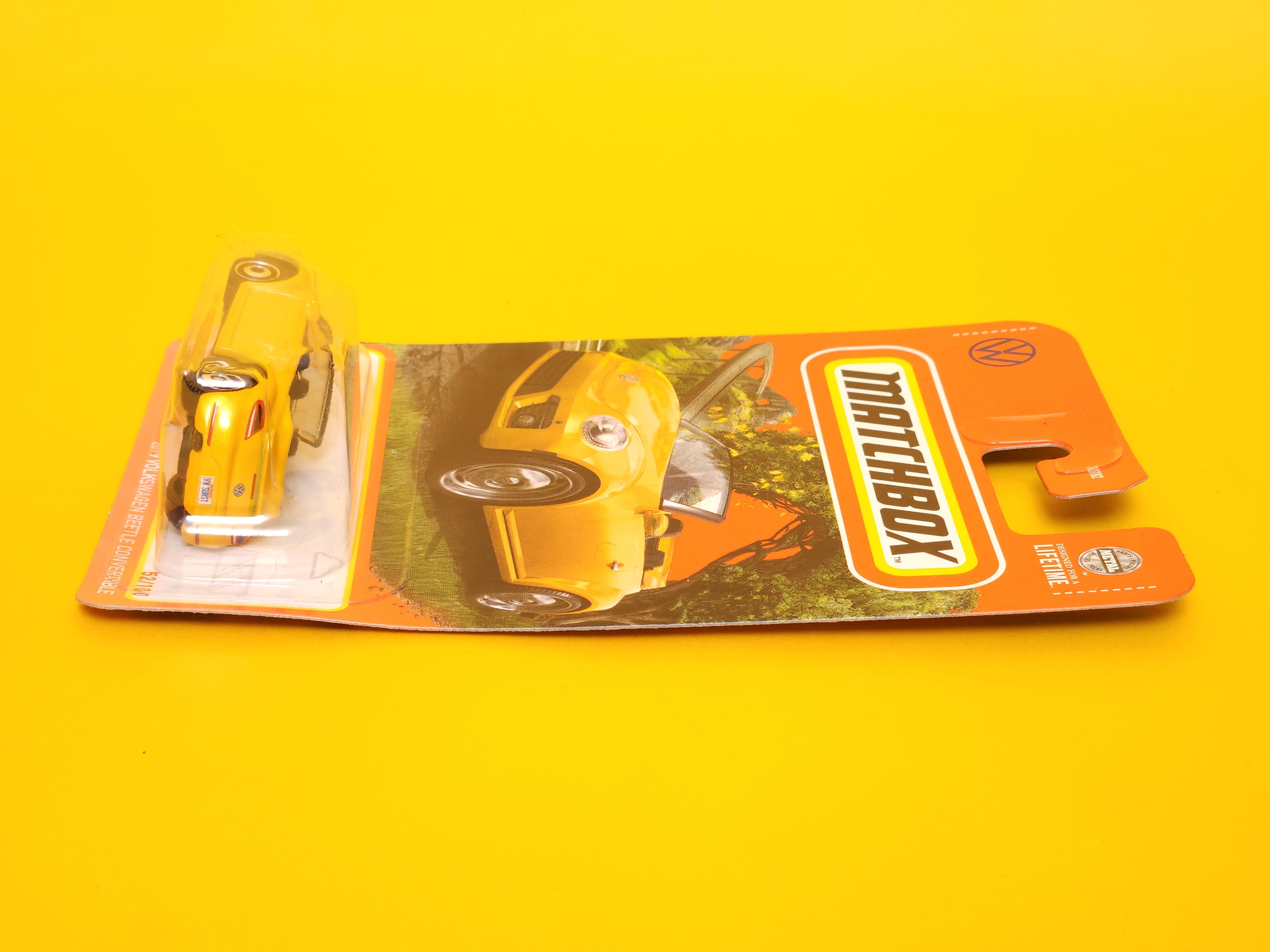 2019 Volkswagen Beetle Convertible: Metalflake Yellow – 2024 Mattel Matchbox Basic