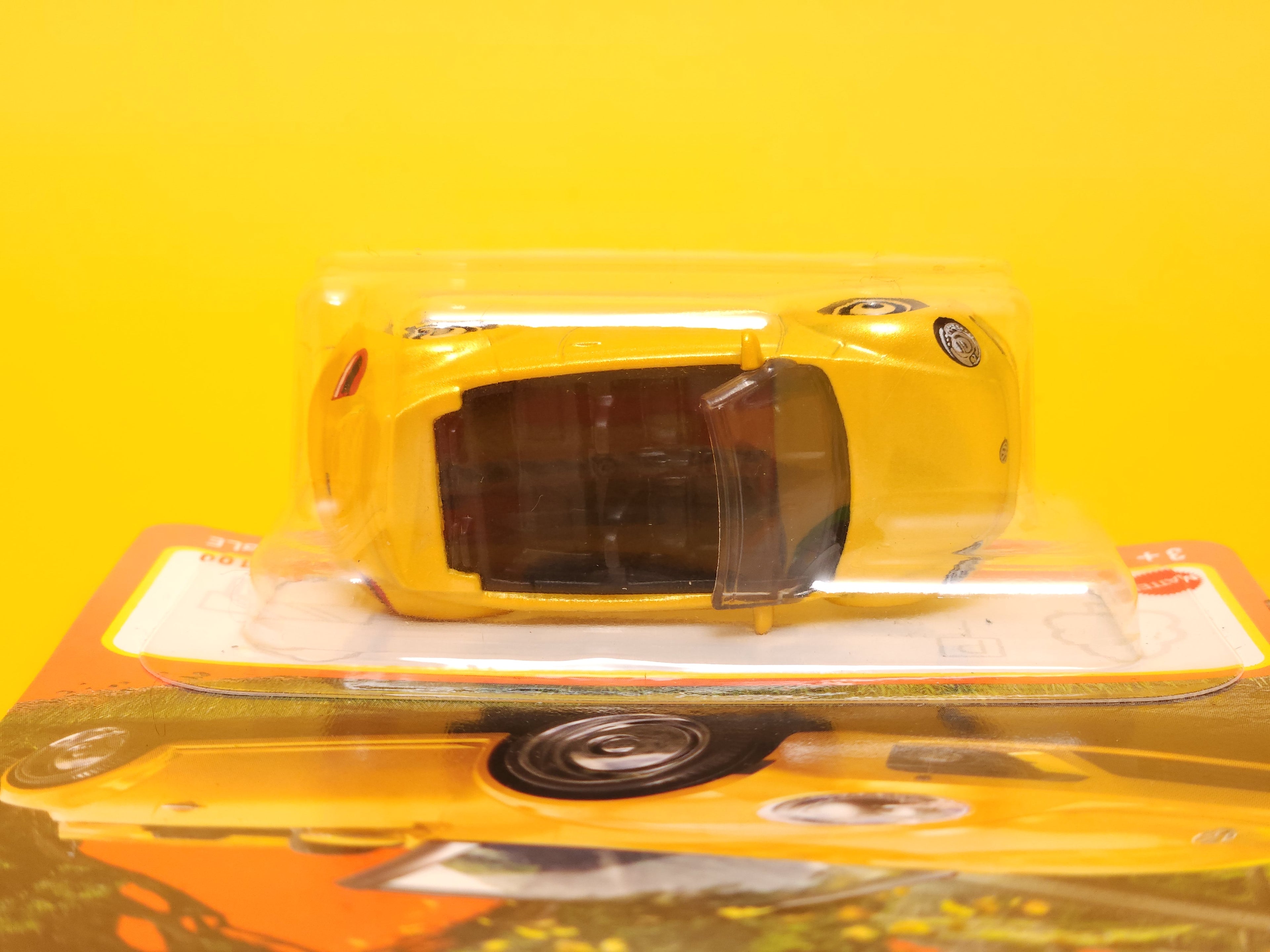2019 Volkswagen Beetle Convertible: Metalflake Yellow – 2024 Mattel Matchbox Basic