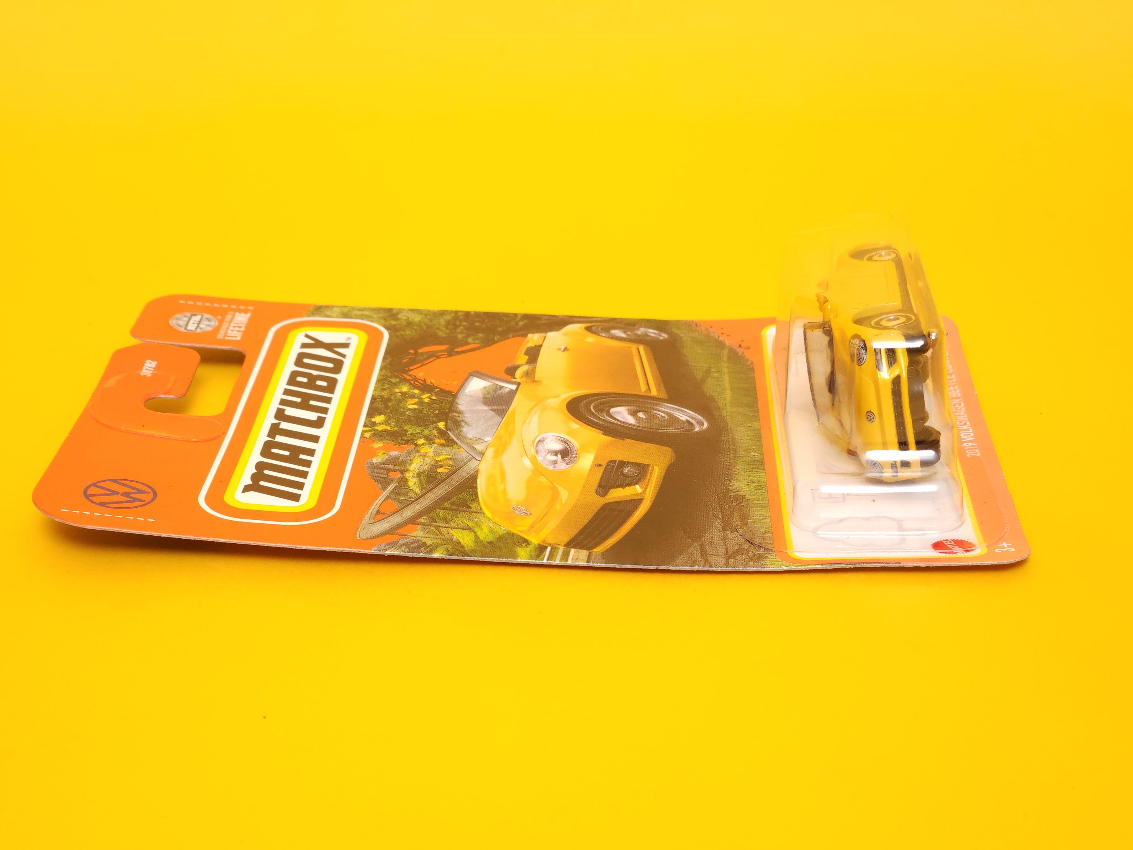 2019 Volkswagen Beetle Convertible: Metalflake Yellow – 2024 Mattel Matchbox Basic